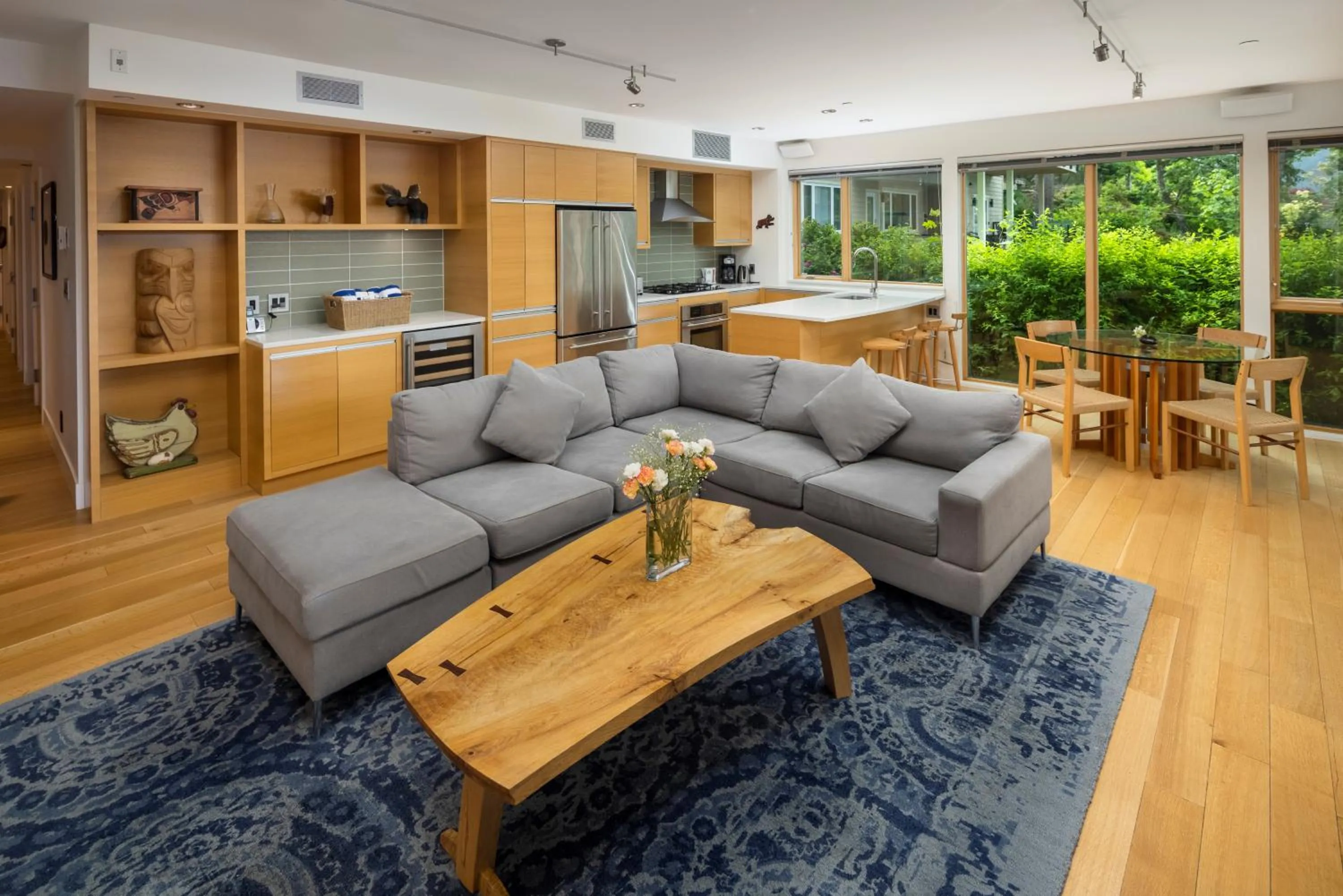 Living room in Brentwood Bay Resort & Spa
