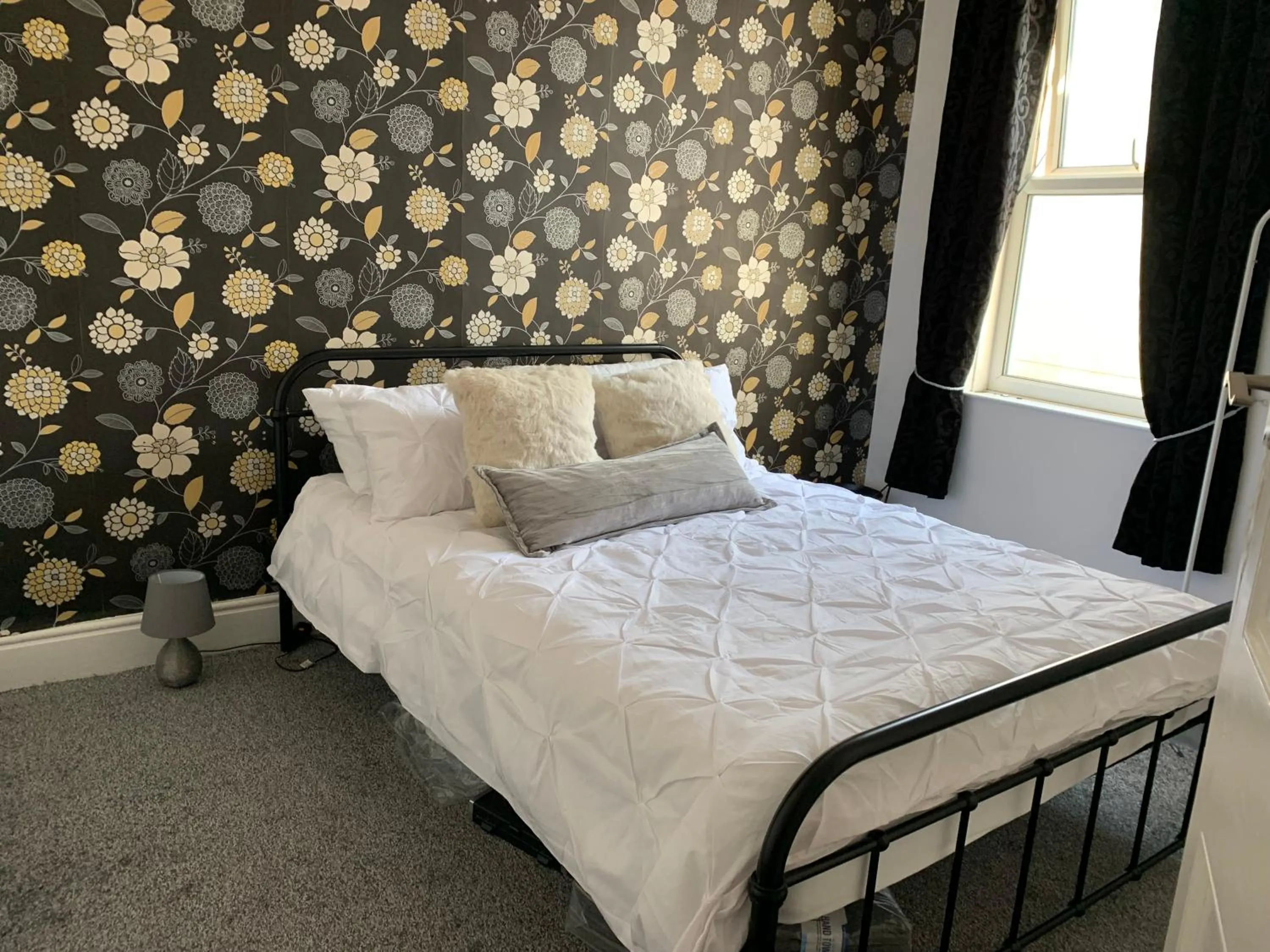 Bedroom in Blackpool Abode - Seaside Cove