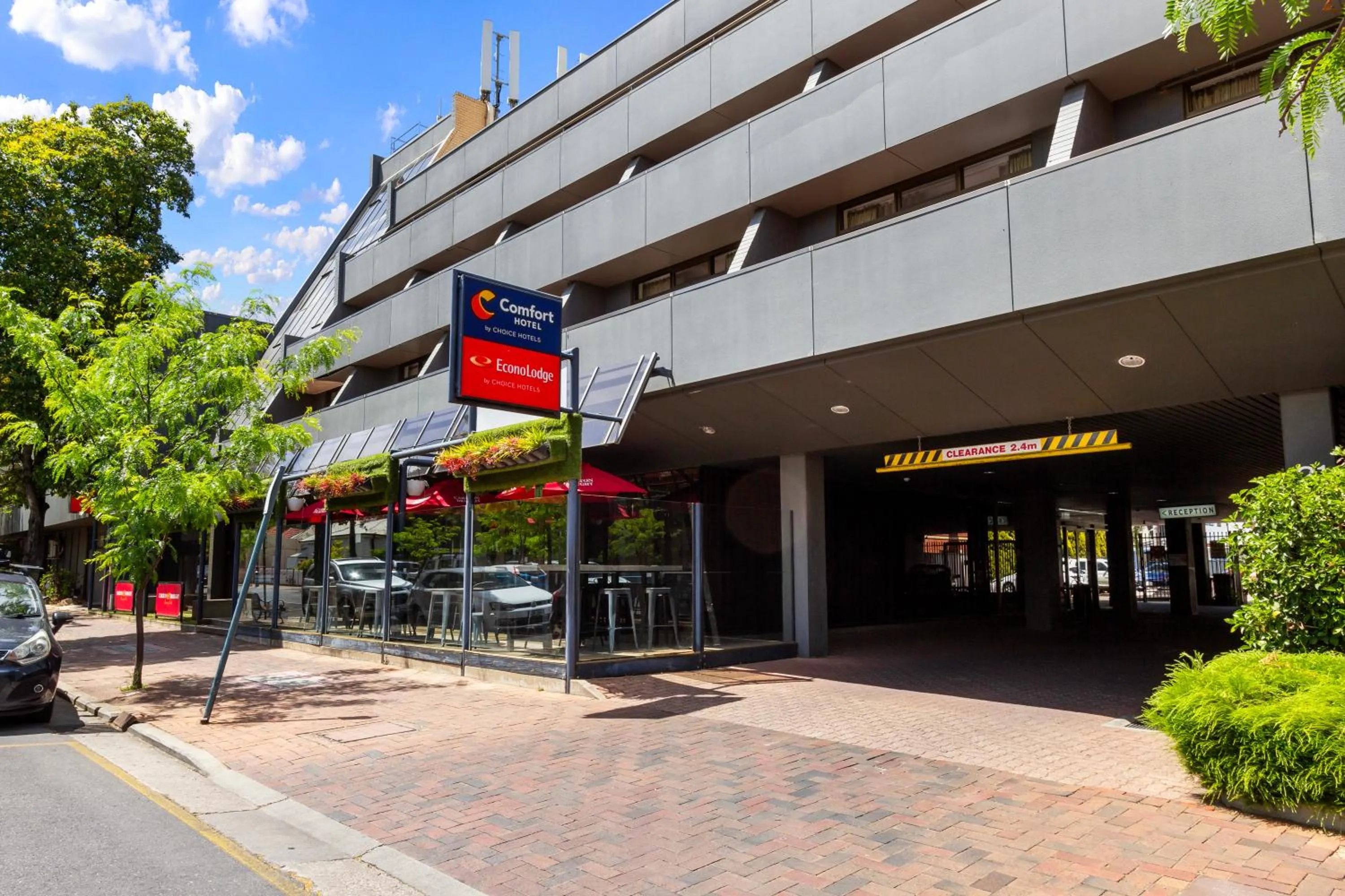Property building in Econo Lodge North Adelaide