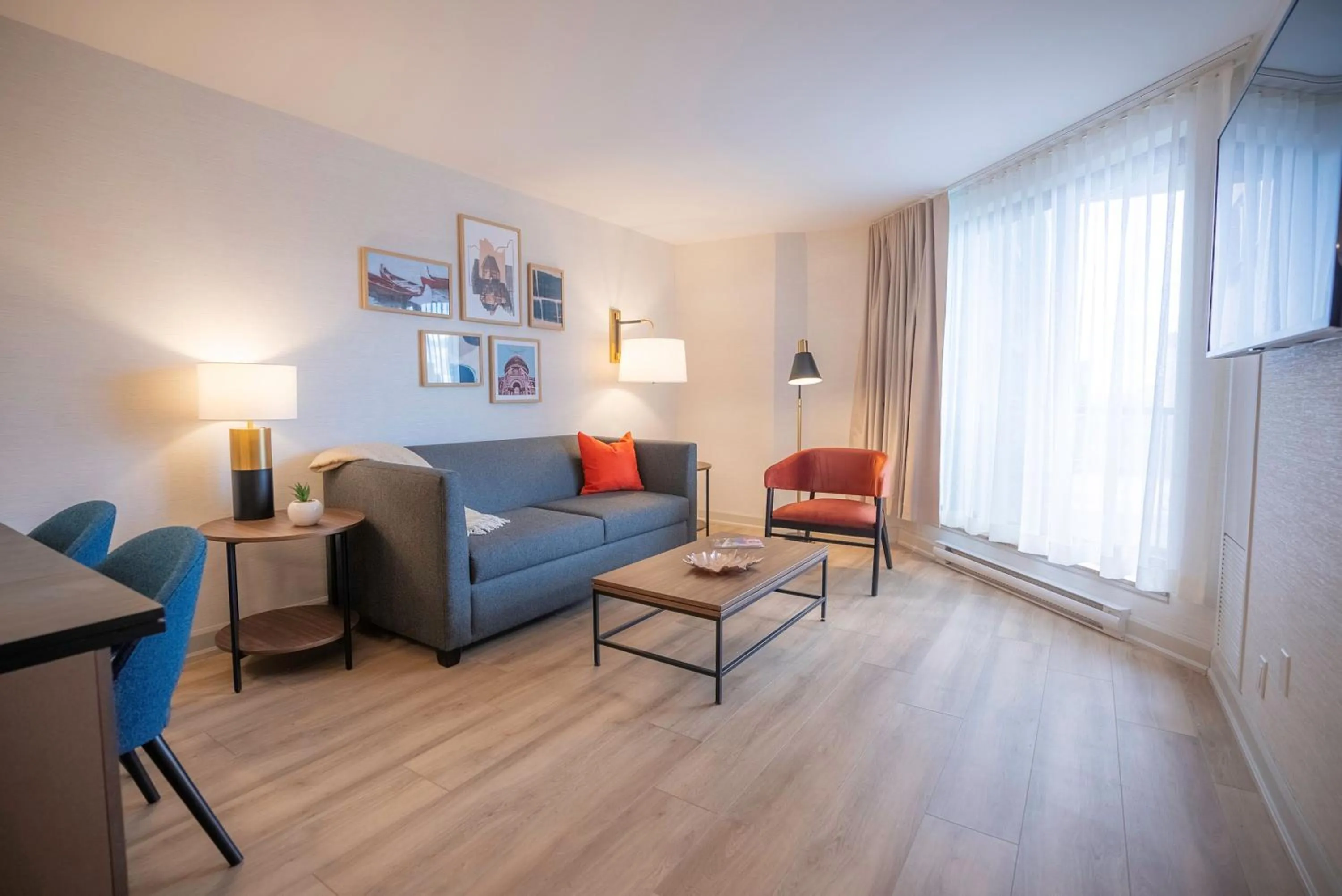 Living room in Les Suites Hotel Ottawa