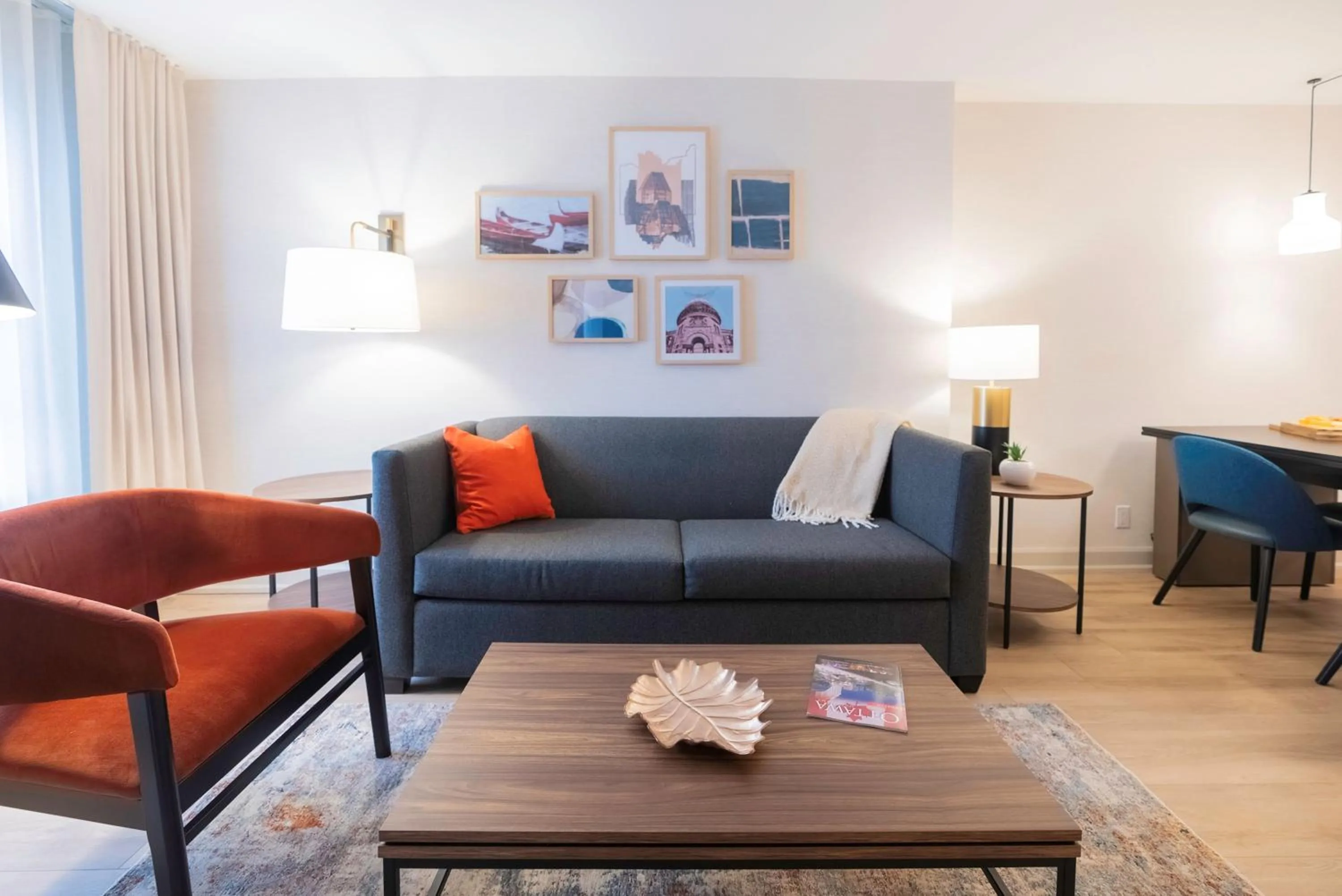 Living room in Les Suites Hotel Ottawa