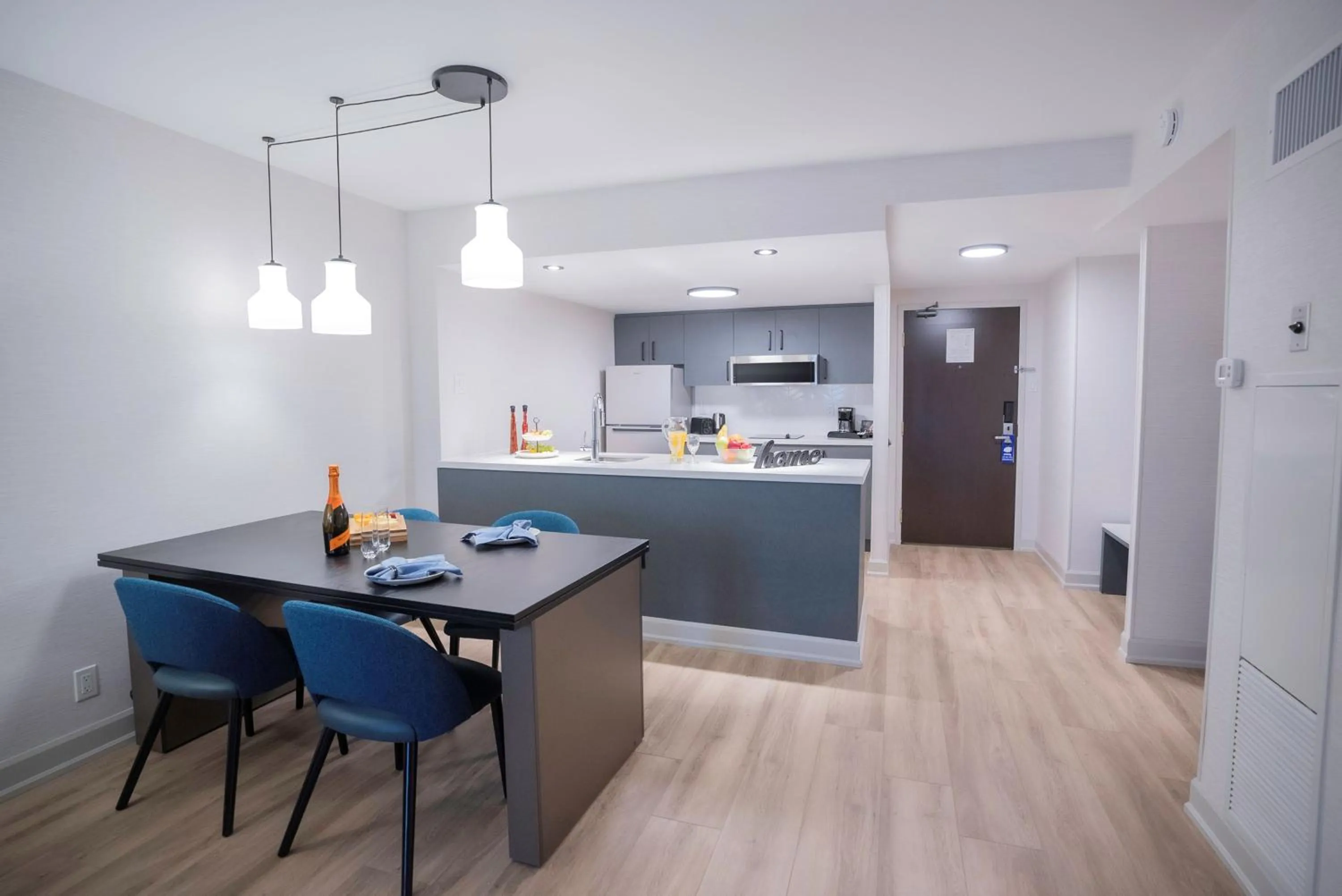 Seating area in Les Suites Hotel Ottawa