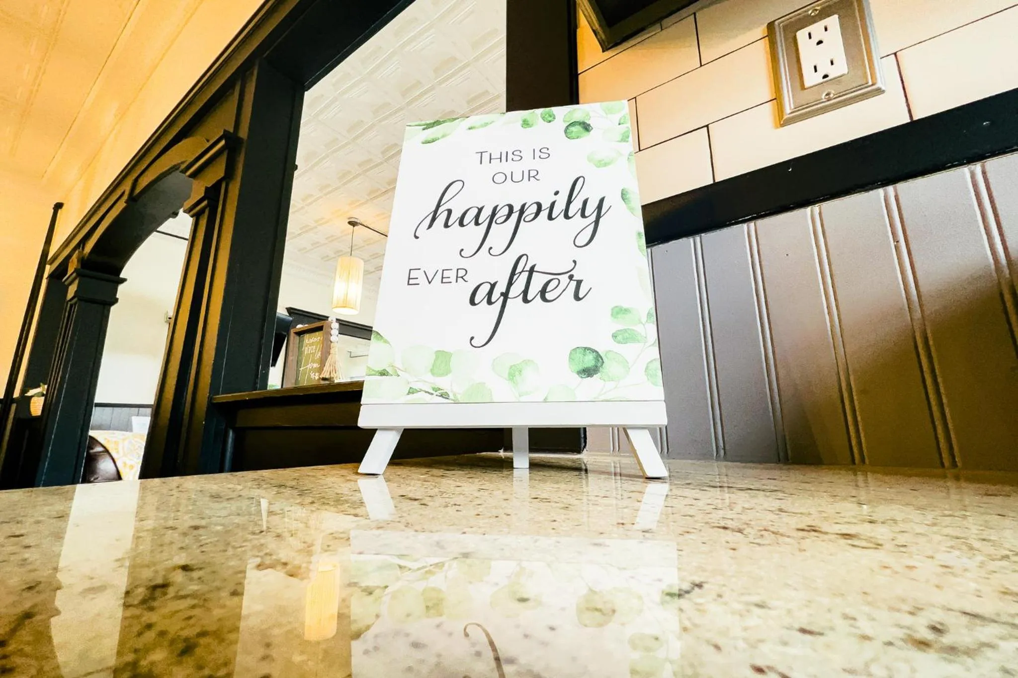 The Pub- 8BR Free Parking, Minutes From Falls & Casino