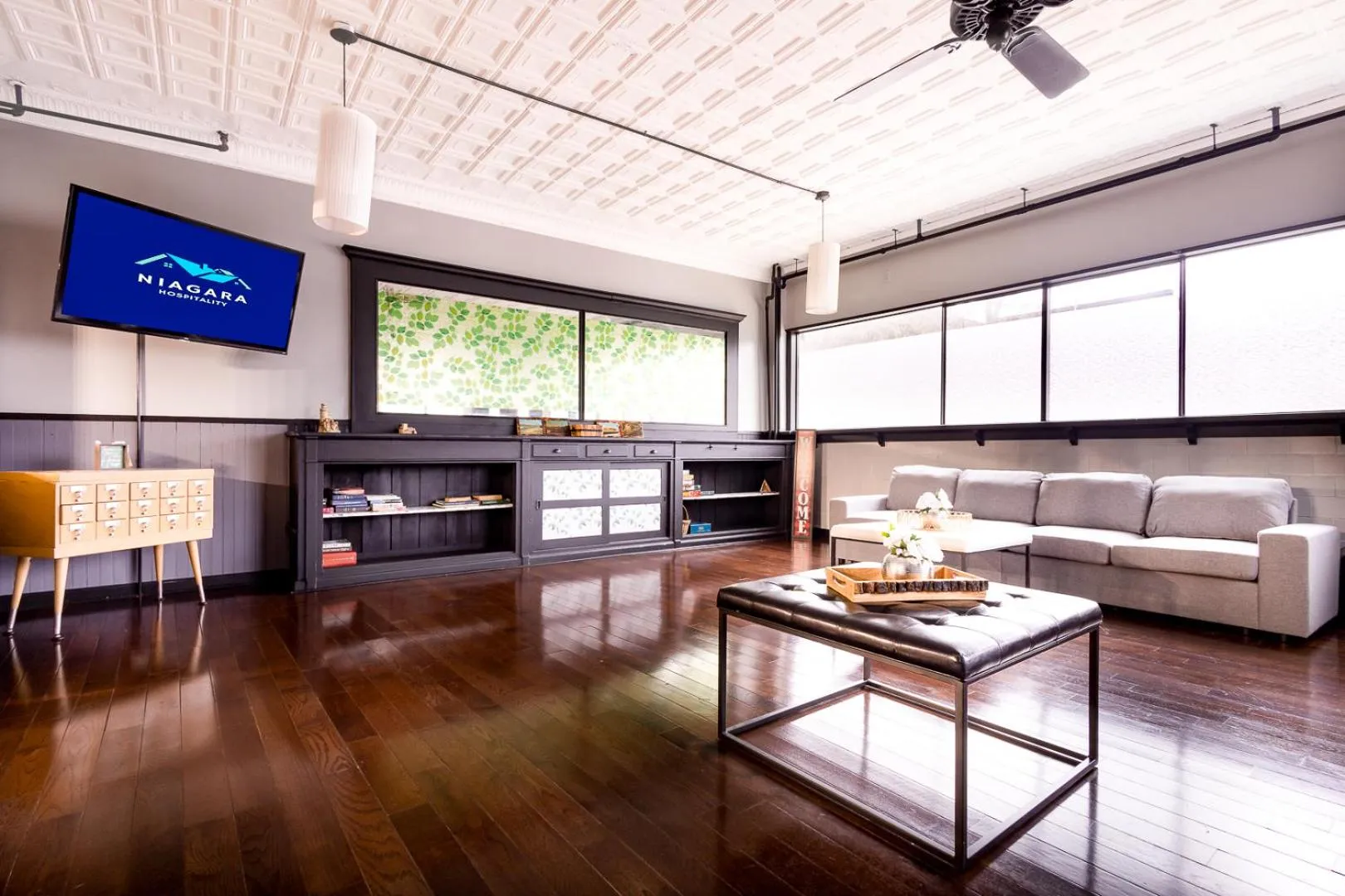 The Pub- 8BR Free Parking, Minutes From Falls & Casino