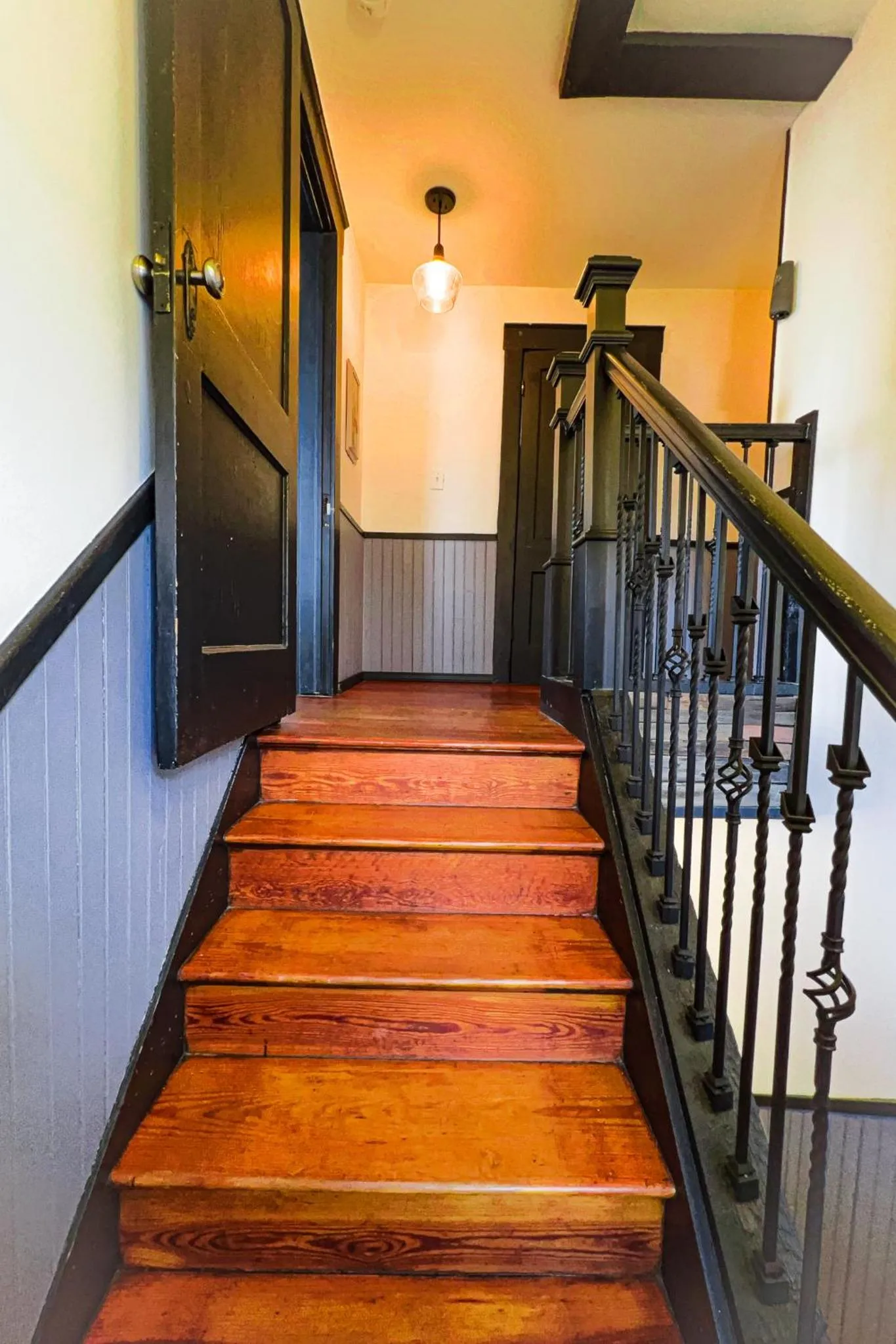 The Pub- 8BR Free Parking, Minutes From Falls & Casino