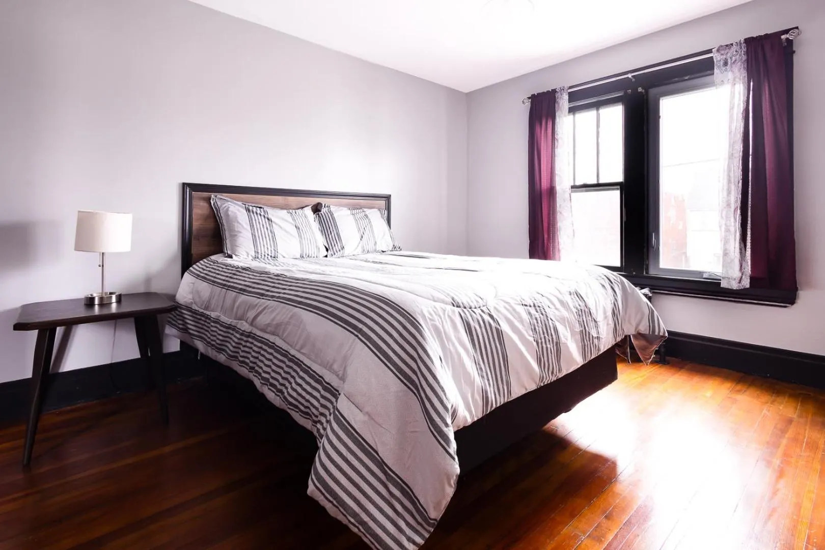 Bed in The Pub- 8BR Free Parking, Minutes From Falls & Casino