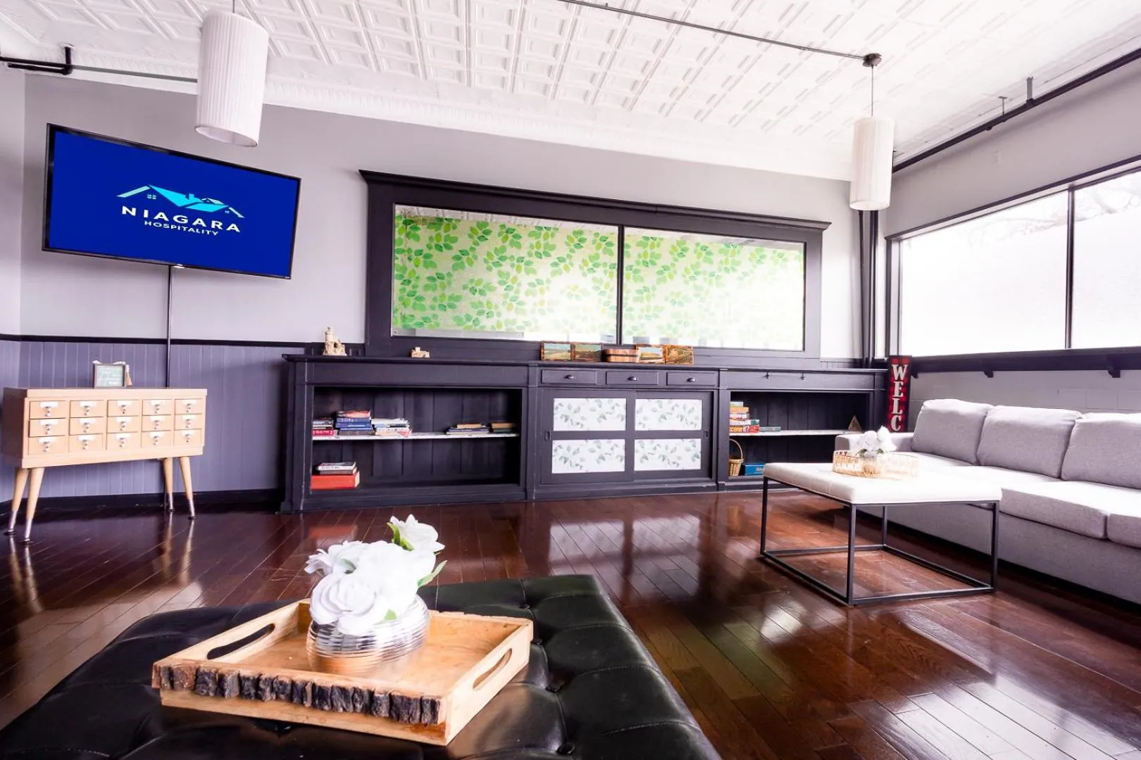 Bed in The Pub- 8BR Free Parking, Minutes From Falls & Casino