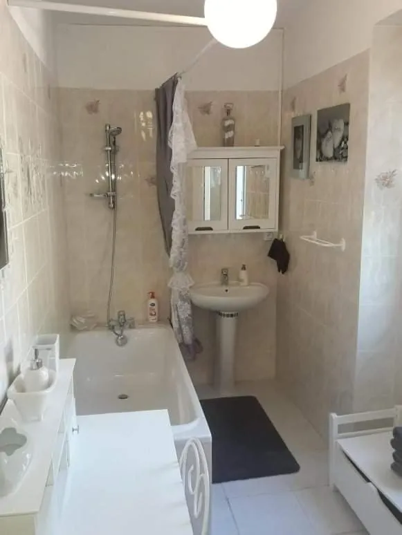 Bathroom in Sunset House Chambres de Hotes