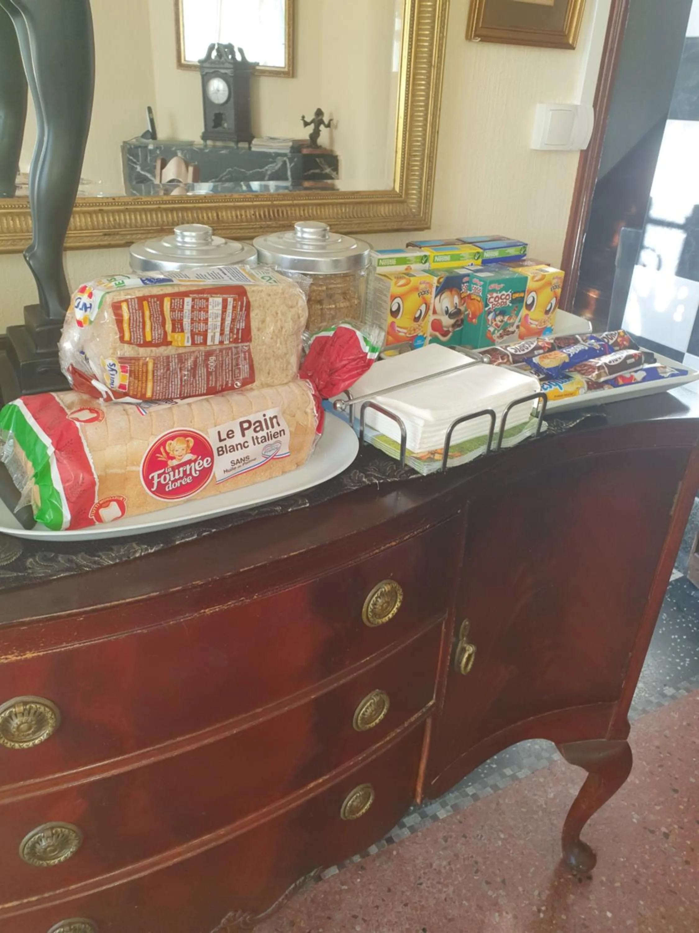 Lobby or reception in Sunset House Chambres de Hotes