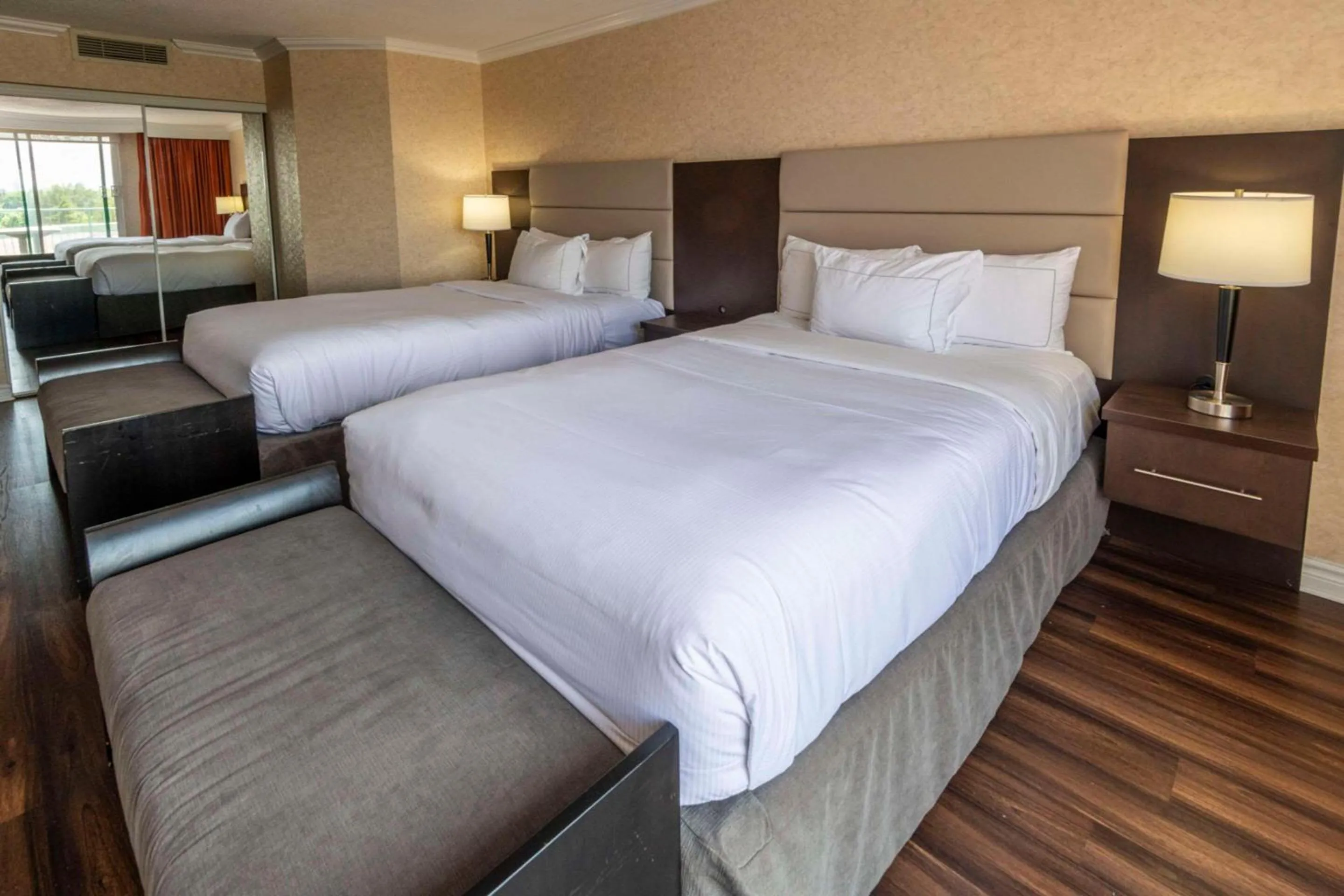 Bedroom, Bed in Chateau Cartier Hotel & Resort, an Ascend Collection Resort