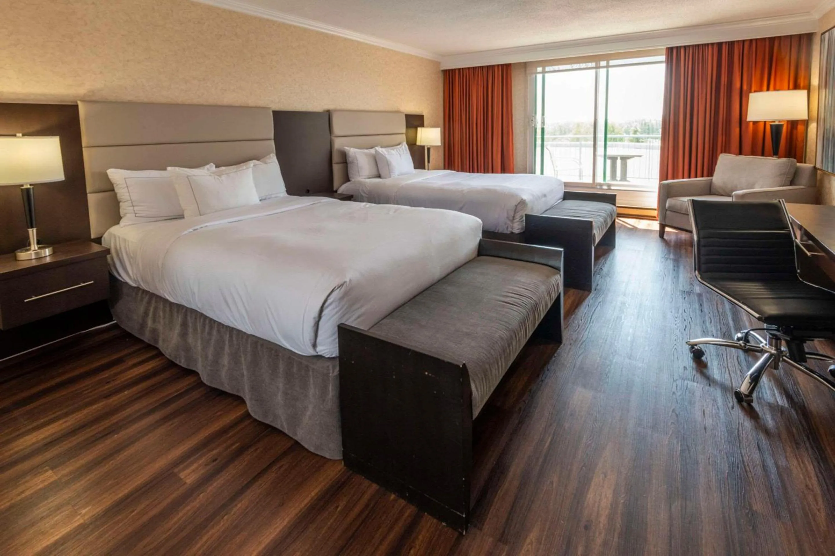 Bedroom, Bed in Chateau Cartier Hotel & Resort, an Ascend Collection Resort