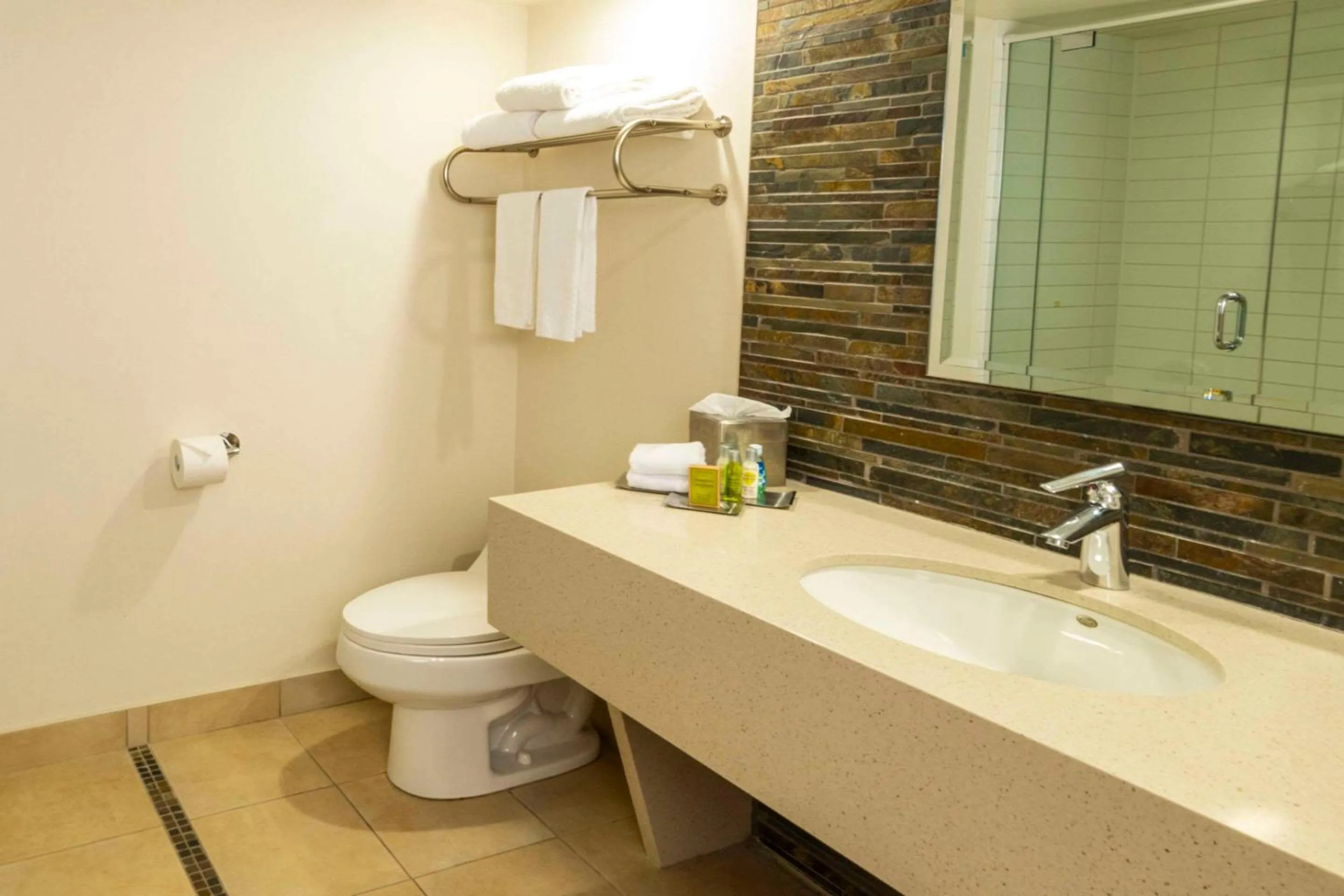 Bedroom in Chateau Cartier Hotel & Resort, an Ascend Collection Resort