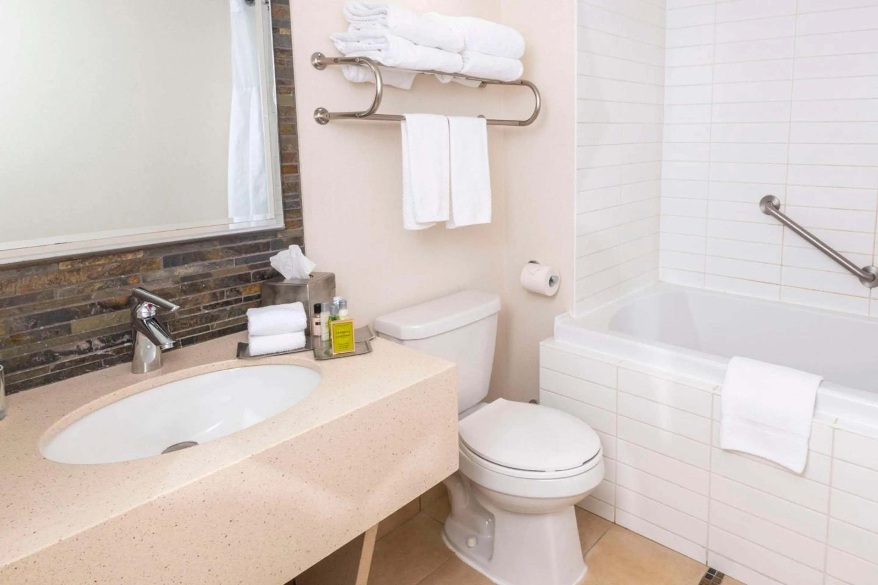 Bedroom in Chateau Cartier Hotel & Resort, an Ascend Collection Resort