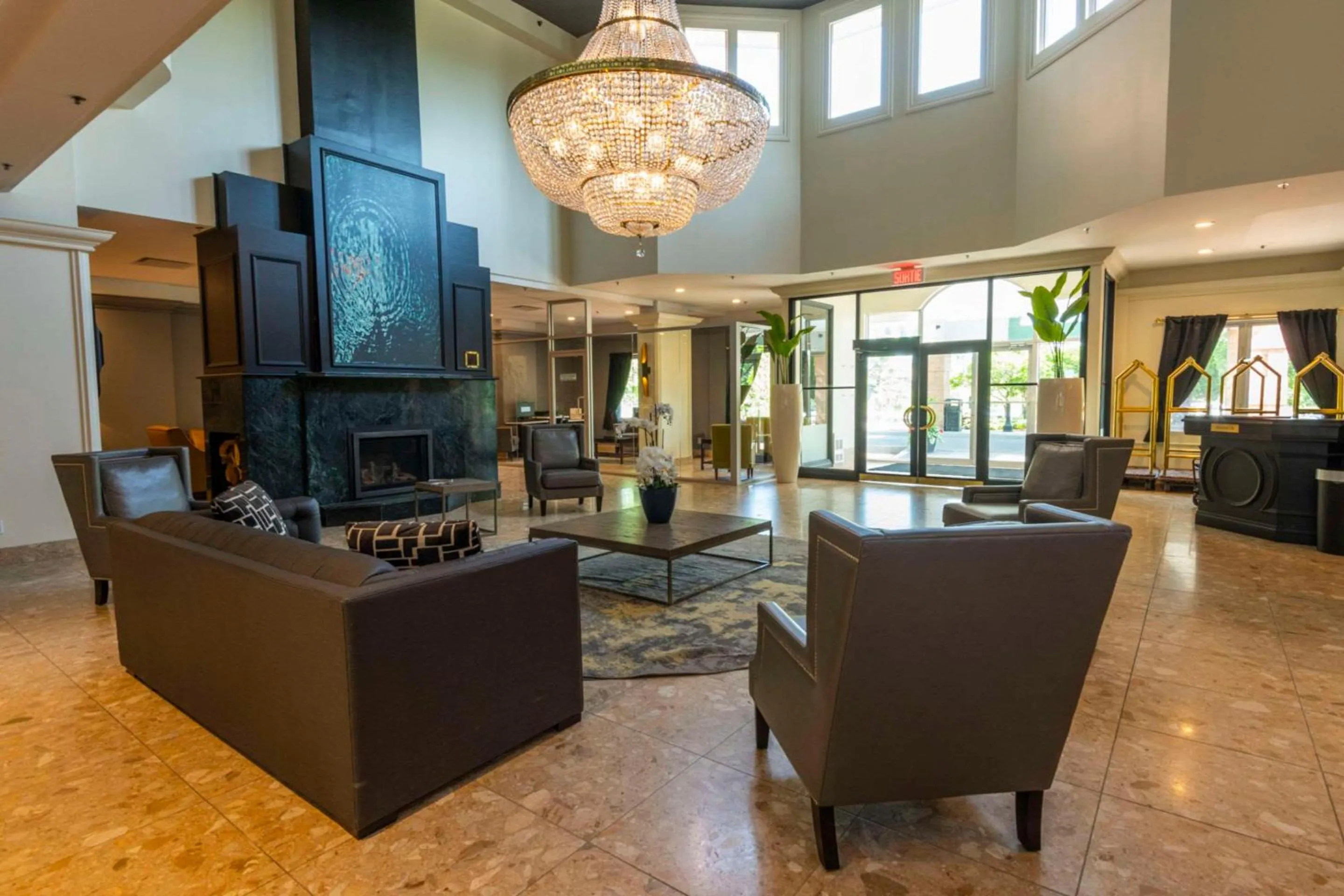 Lobby or reception in Chateau Cartier Hotel & Resort, an Ascend Collection Resort