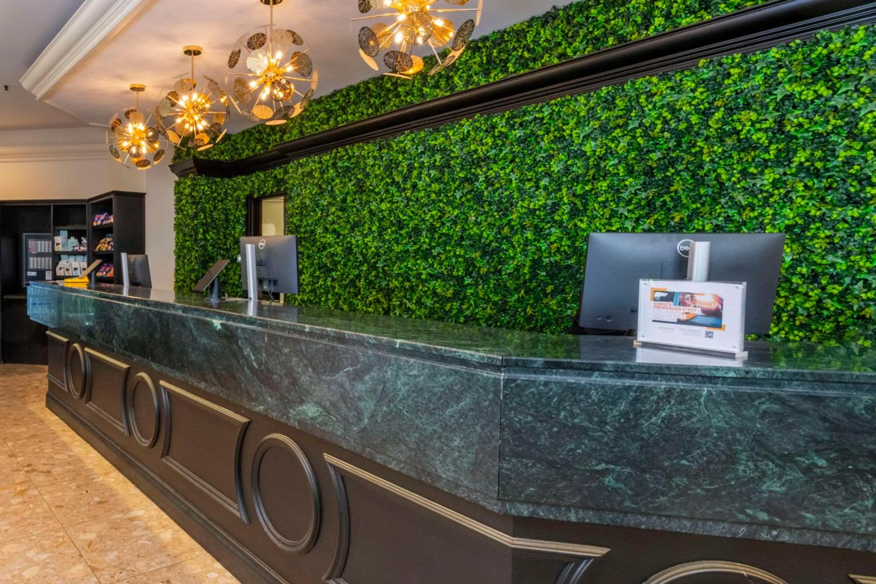 Lobby or reception in Chateau Cartier Hotel & Resort, an Ascend Collection Resort