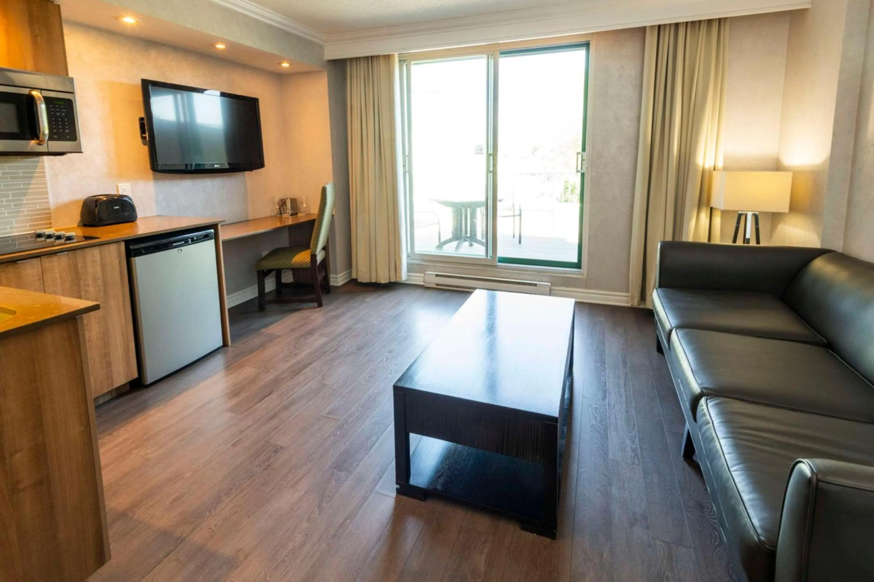 Bedroom in Chateau Cartier Hotel & Resort, an Ascend Collection Resort