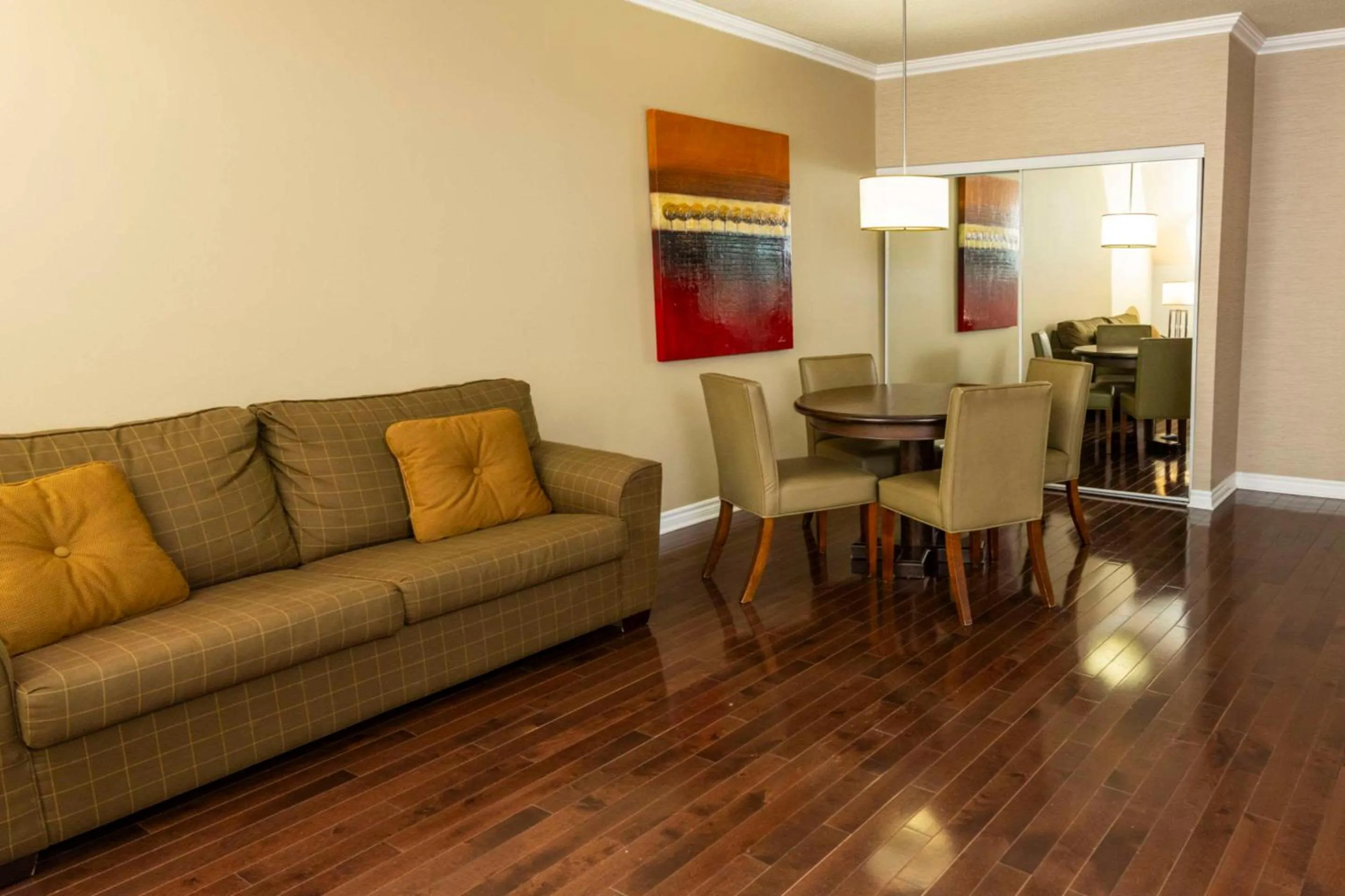 Bedroom in Chateau Cartier Hotel & Resort, an Ascend Collection Resort