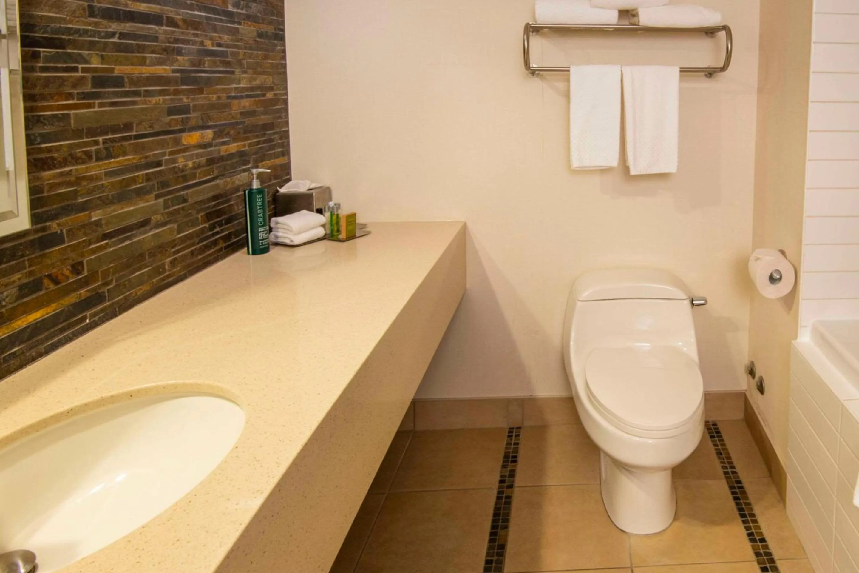 Bedroom in Chateau Cartier Hotel & Resort, an Ascend Collection Resort