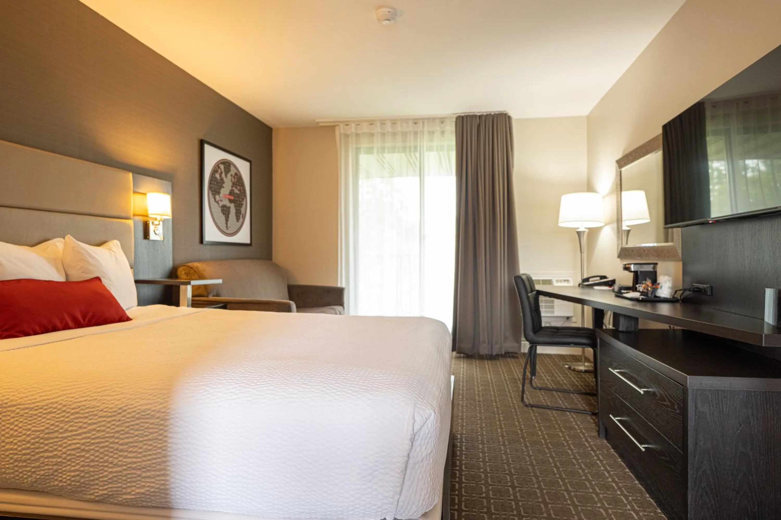 Bedroom, Bed in Ramada by Wyndham Ottawa On The Rideau