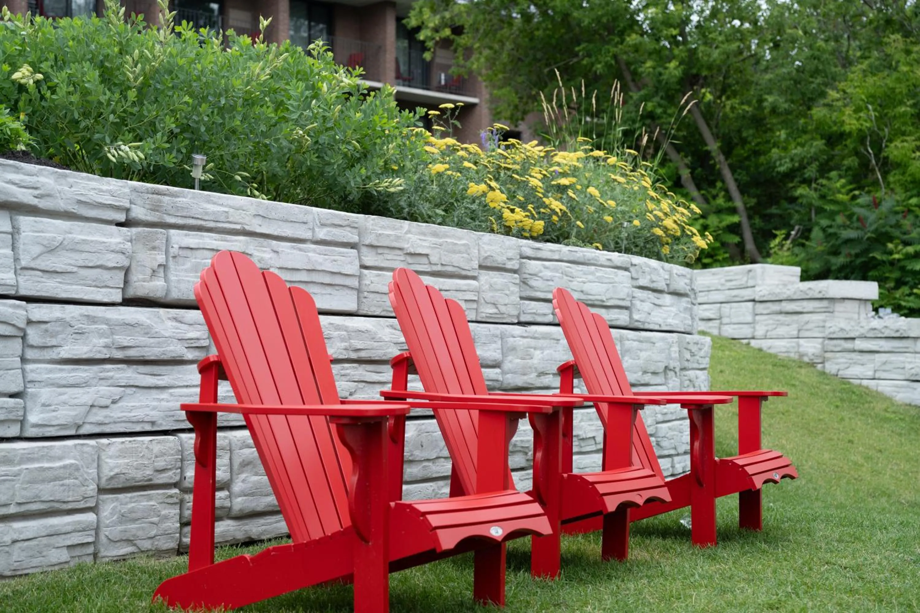 Seating area in Ramada by Wyndham Ottawa On The Rideau