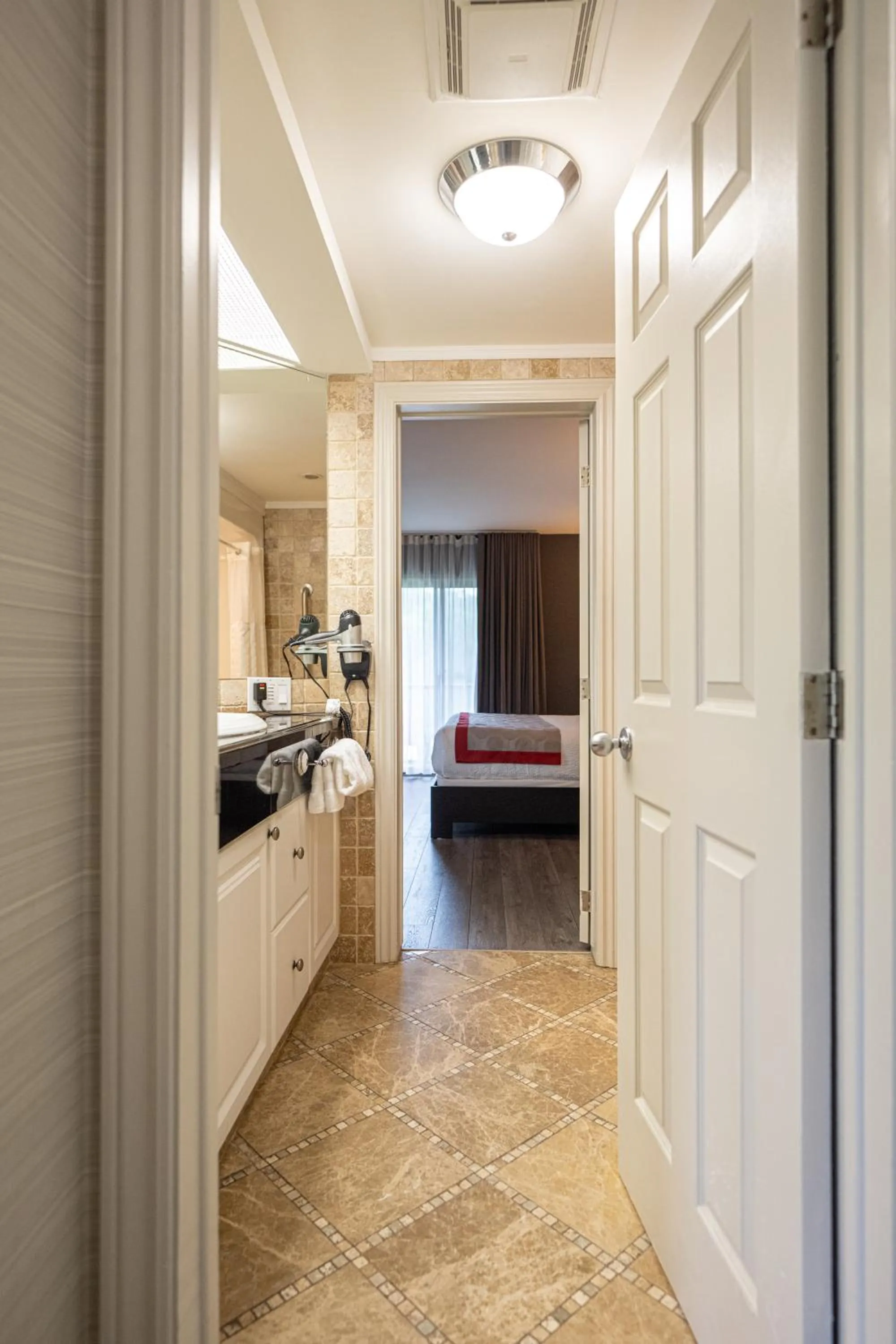 Bathroom, Bed in Ramada by Wyndham Ottawa On The Rideau