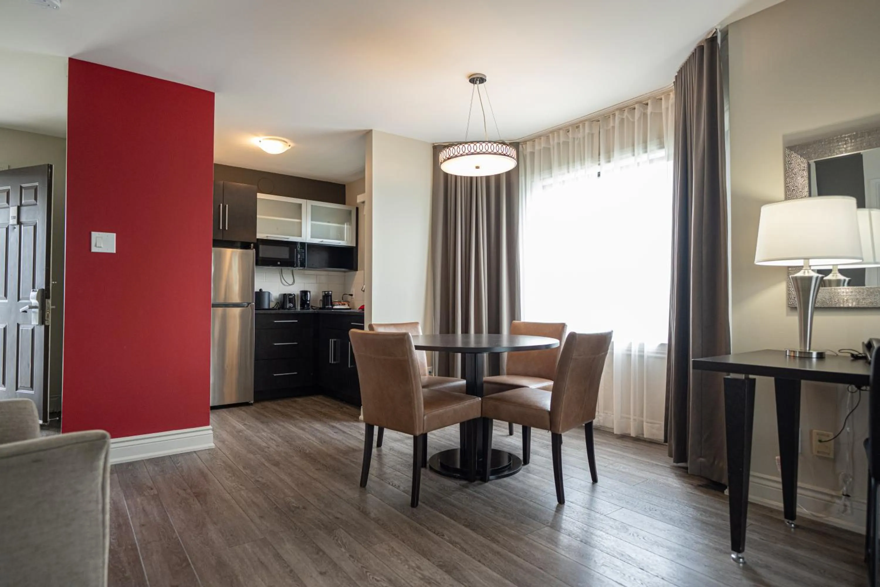Dining area in Ramada by Wyndham Ottawa On The Rideau