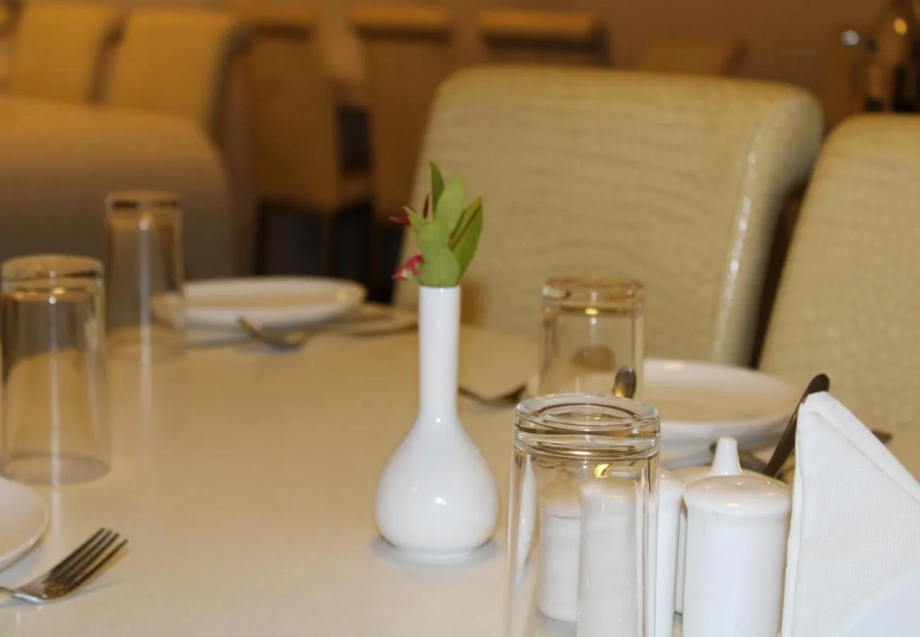 Restaurant/places to eat in Hotel M Grand