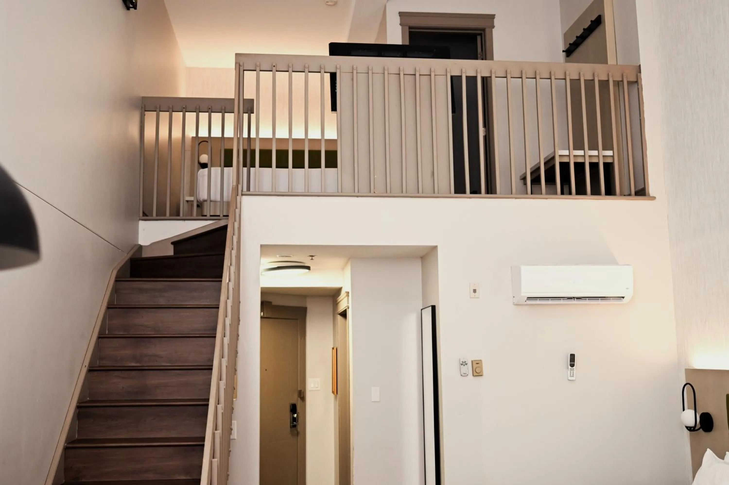 Photo of the whole room in Ramada Plaza by Wyndham Gatineau/Manoir du Casino