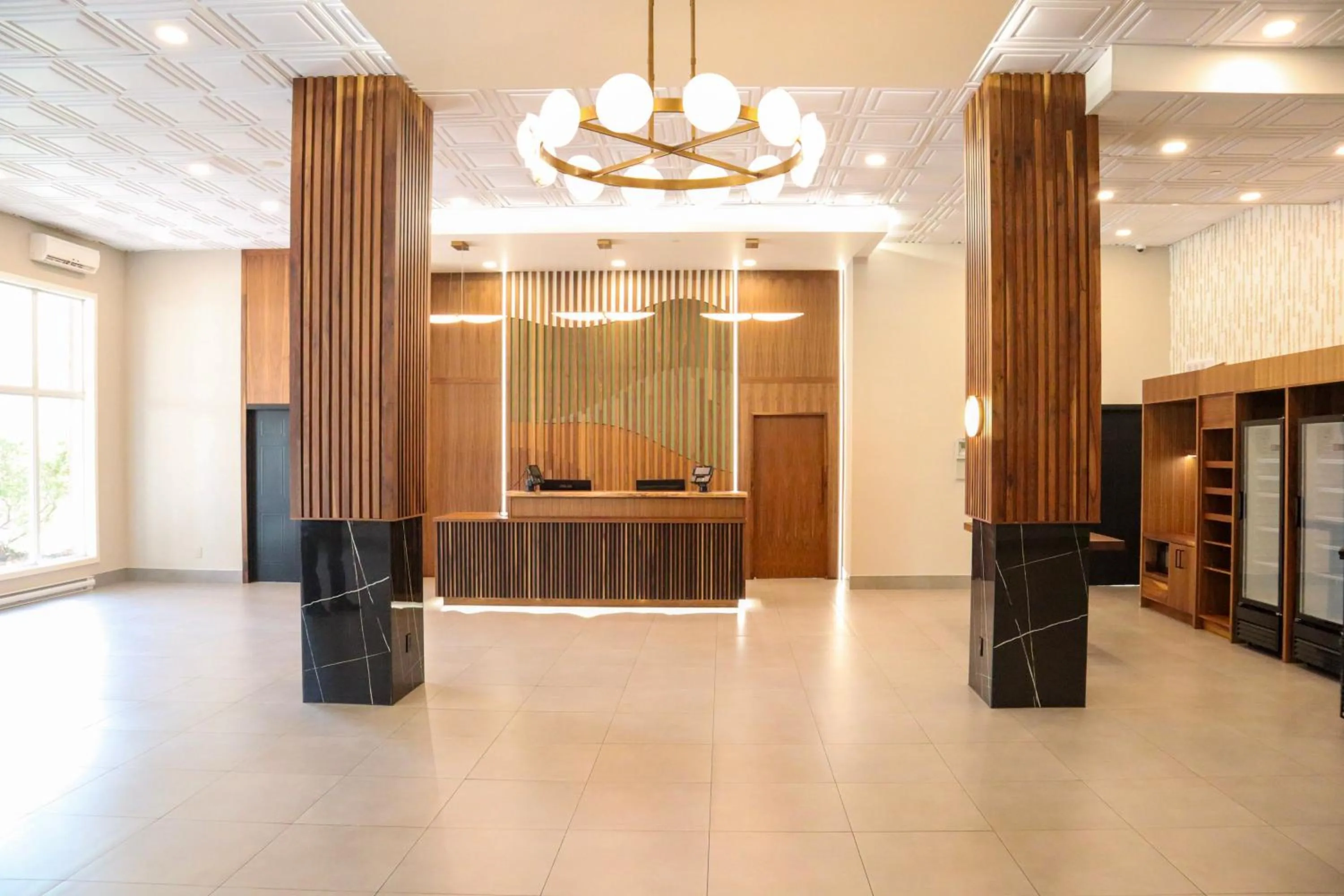 Lobby or reception in Ramada Plaza by Wyndham Gatineau/Manoir du Casino