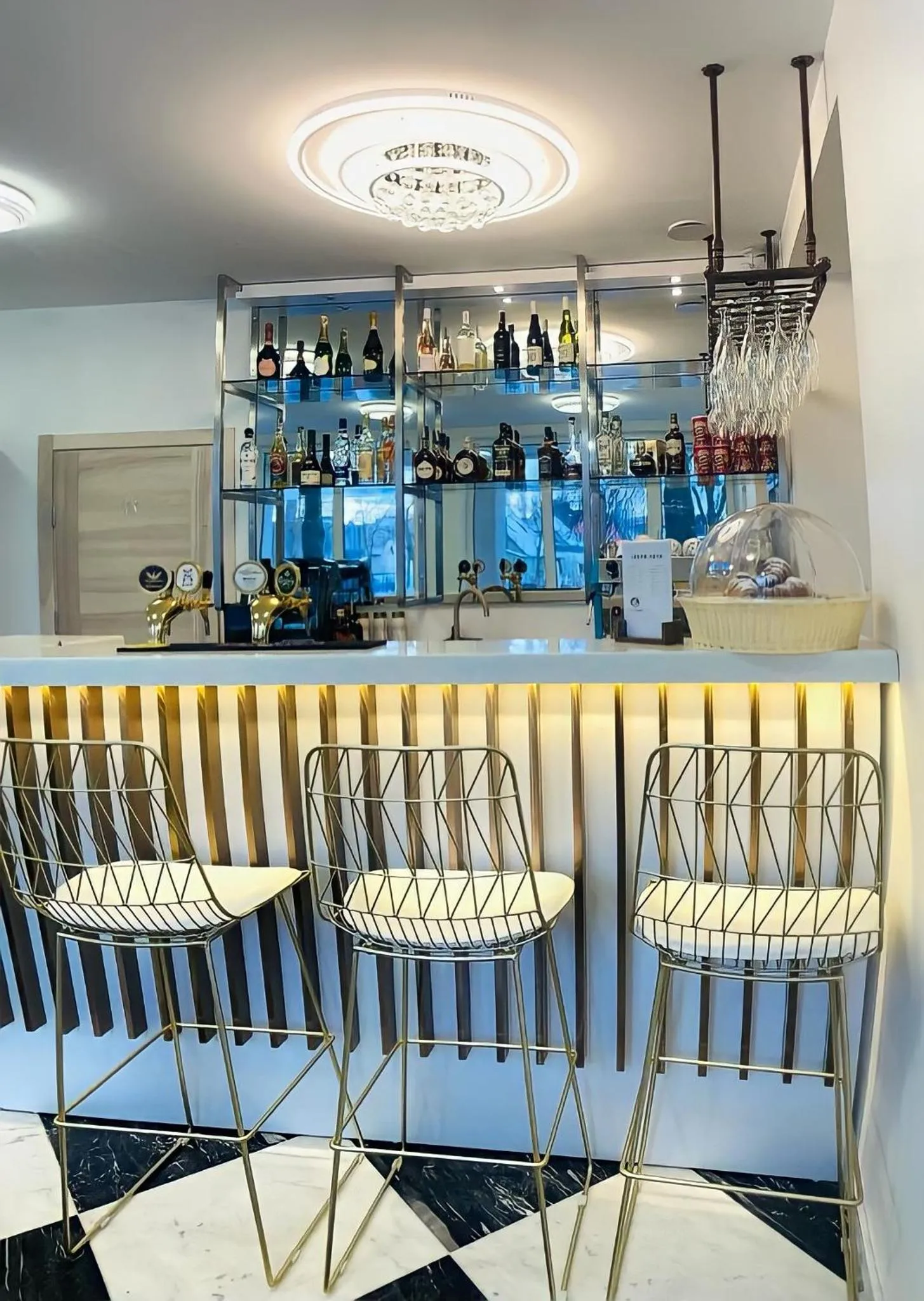 Restaurant/places to eat in AVE MEDICA Apartments & SPA