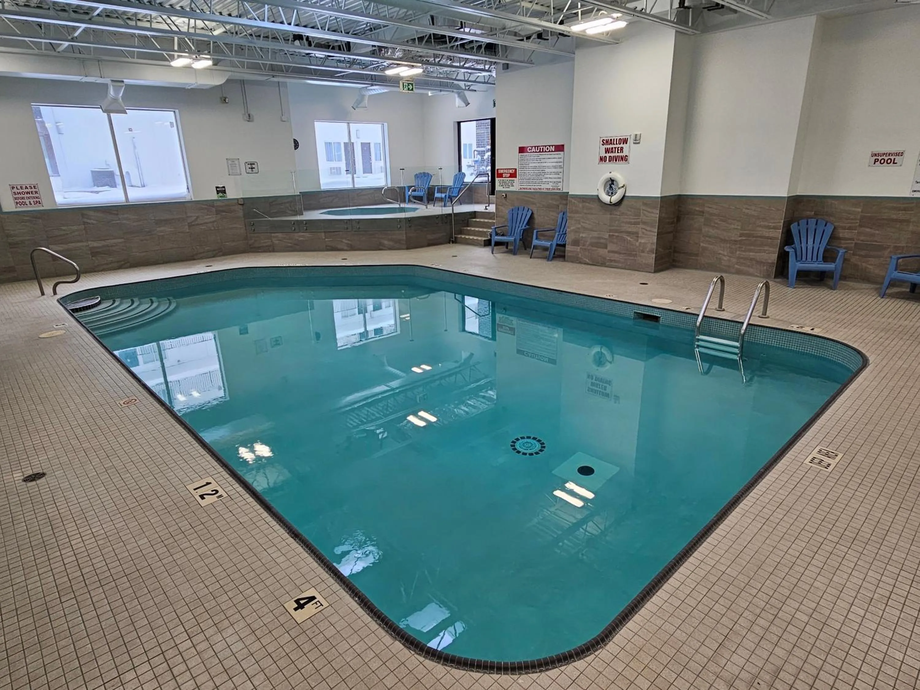 Swimming pool in Vittoria Hotel & Suites