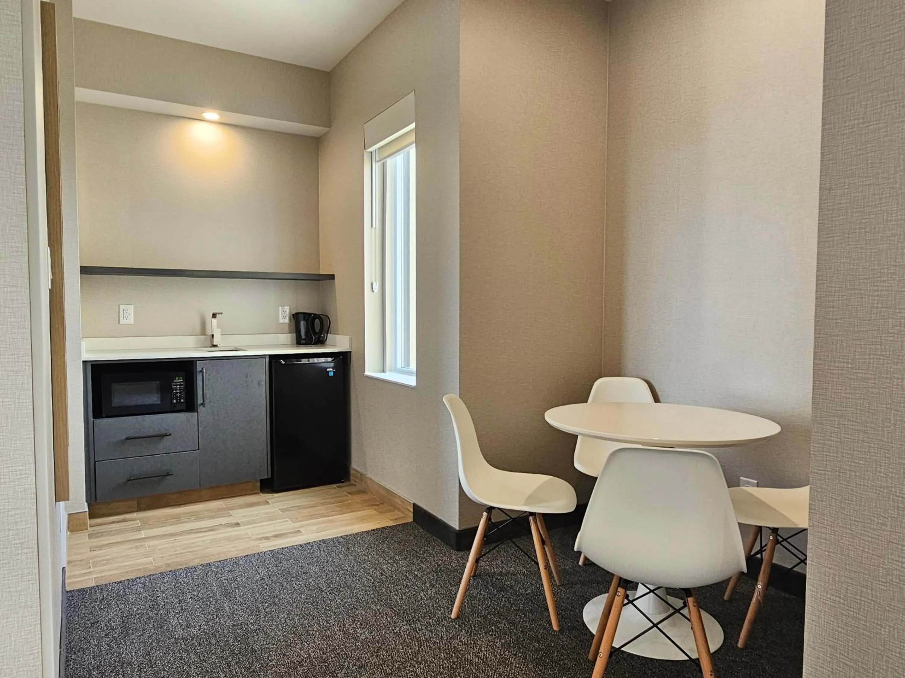 Kitchen or kitchenette in Vittoria Hotel & Suites