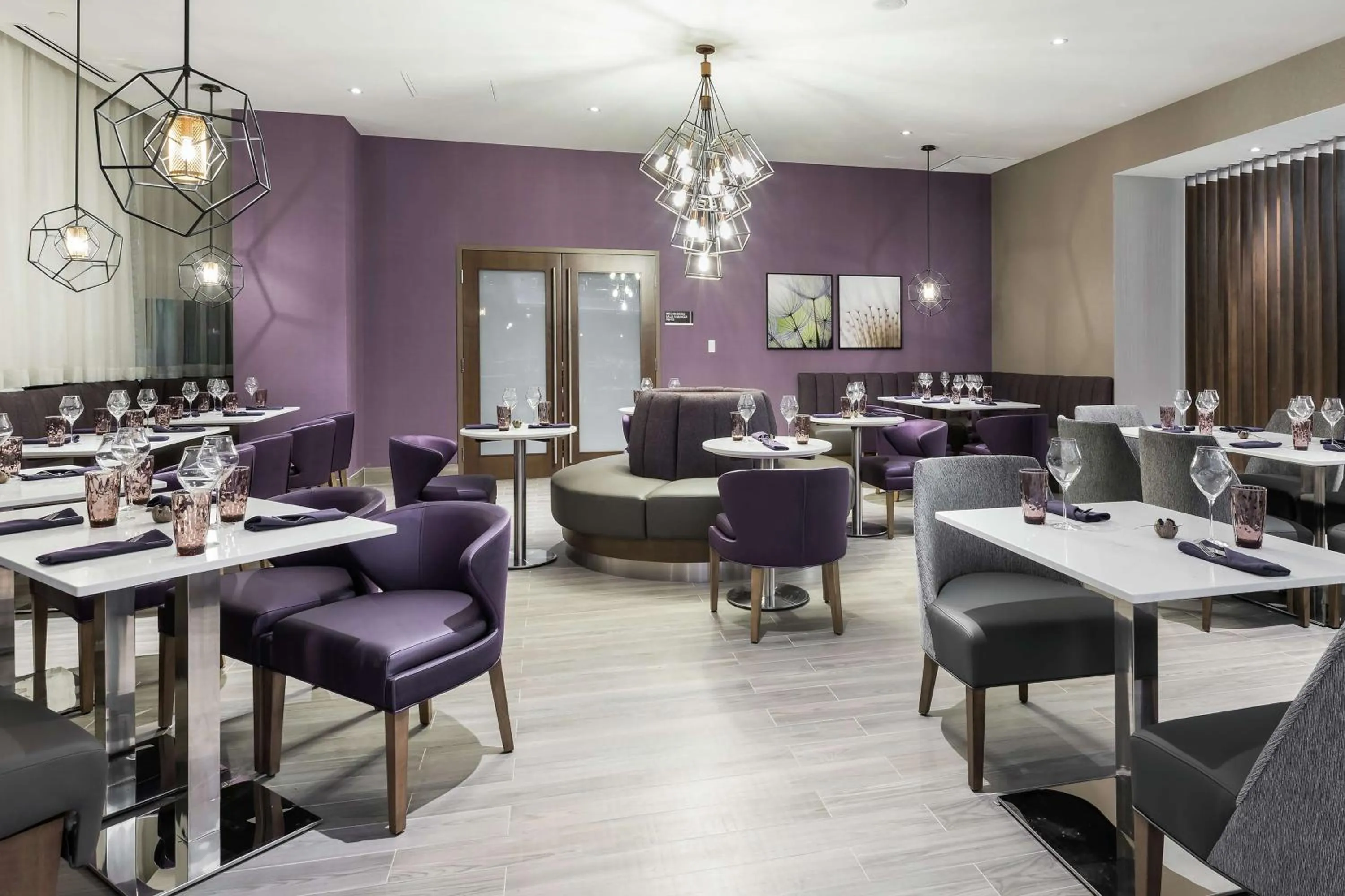 Restaurant/places to eat in Hilton Garden Inn Ottawa Downtown