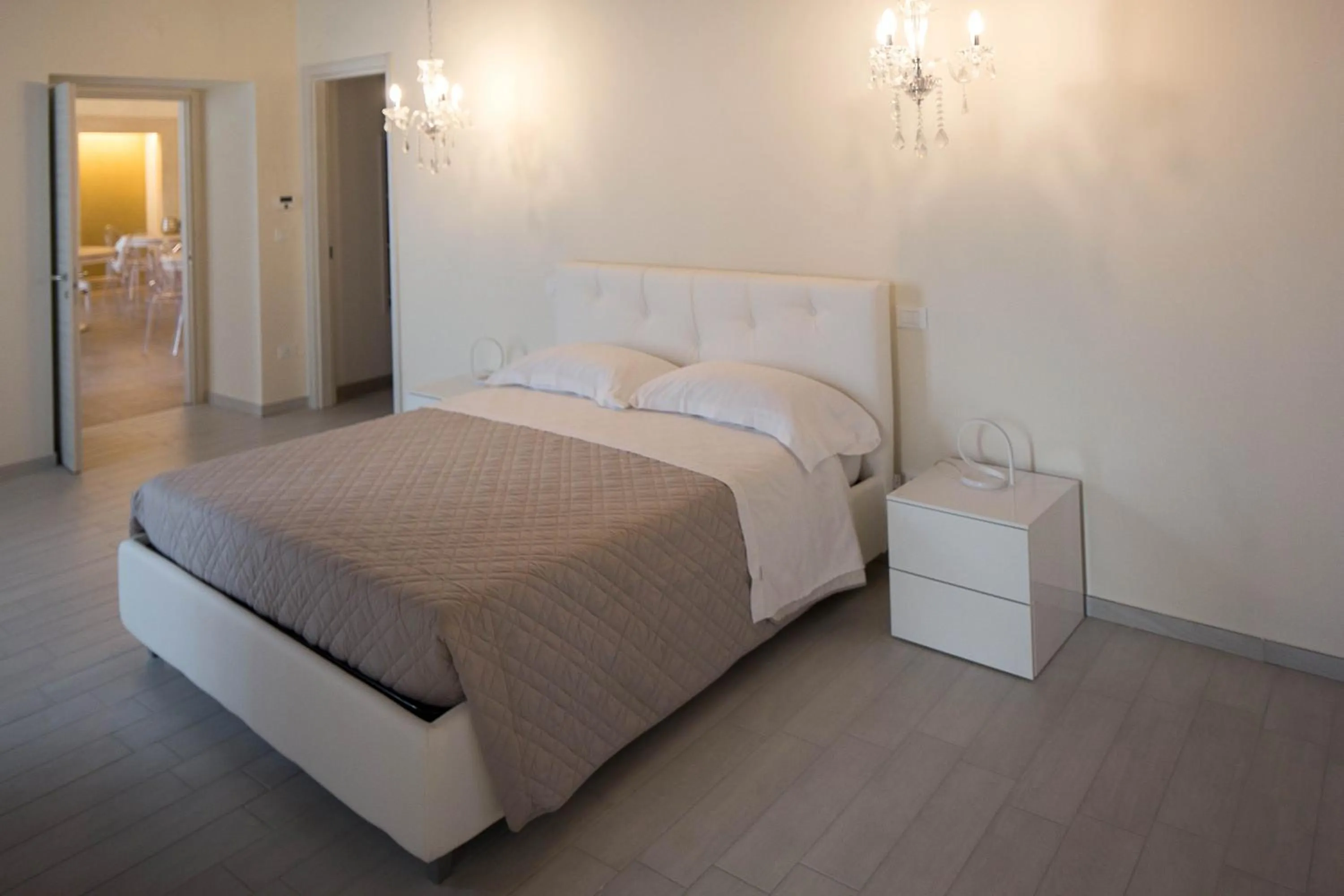 Bed in B&B Costa Masciarelli - Suite affrescate a due passi dal Duomo