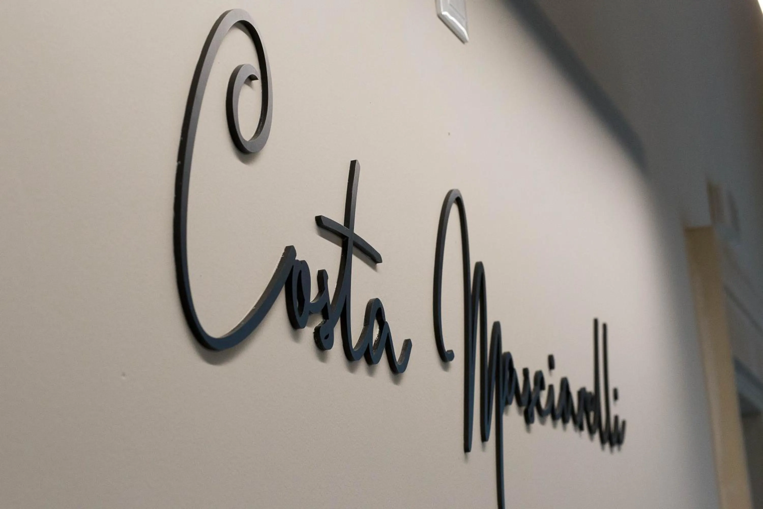 Property logo or sign in B&B Costa Masciarelli - Suite affrescate a due passi dal Duomo