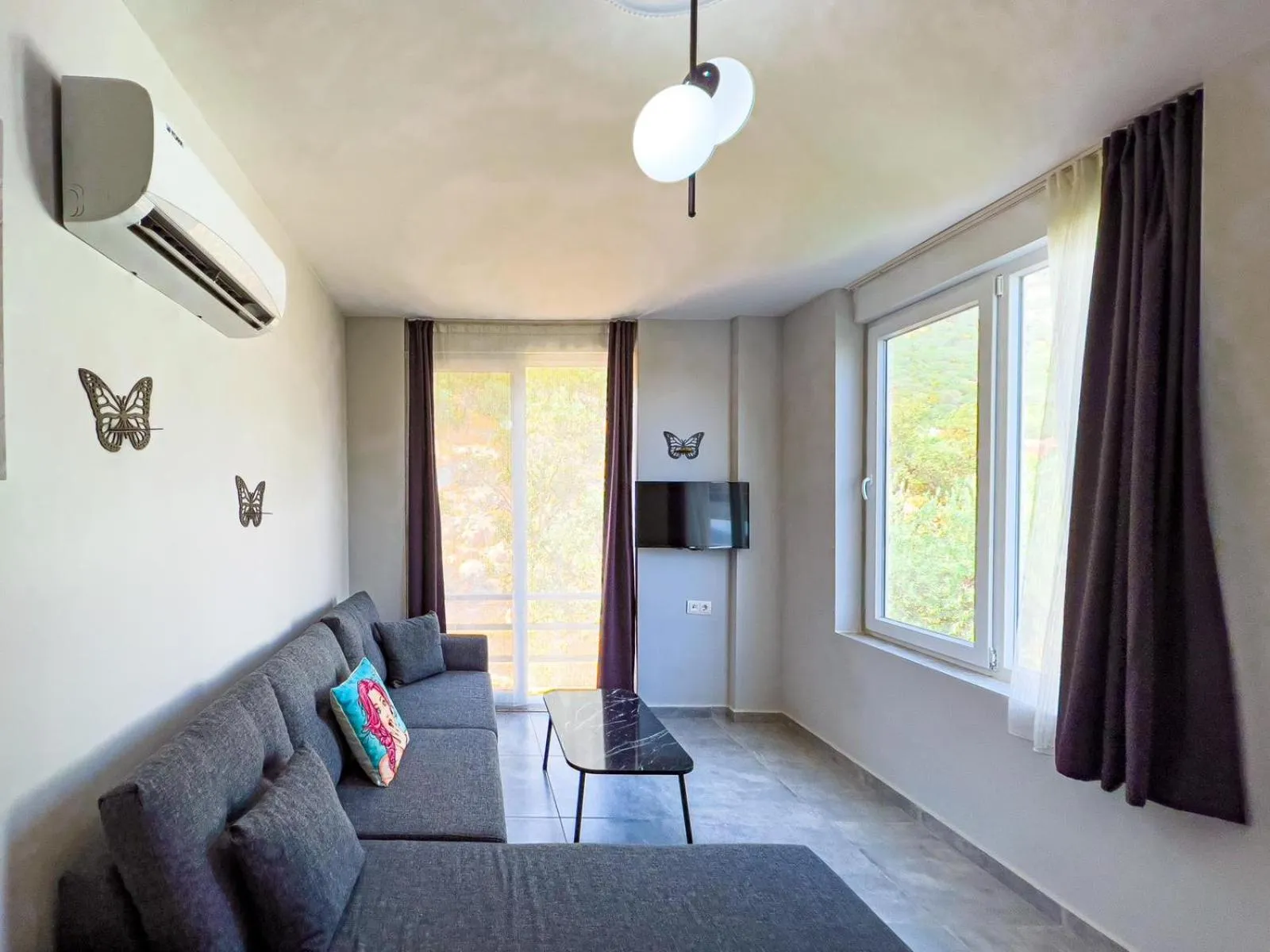 Communal lounge/ TV room in Just Dream Suites