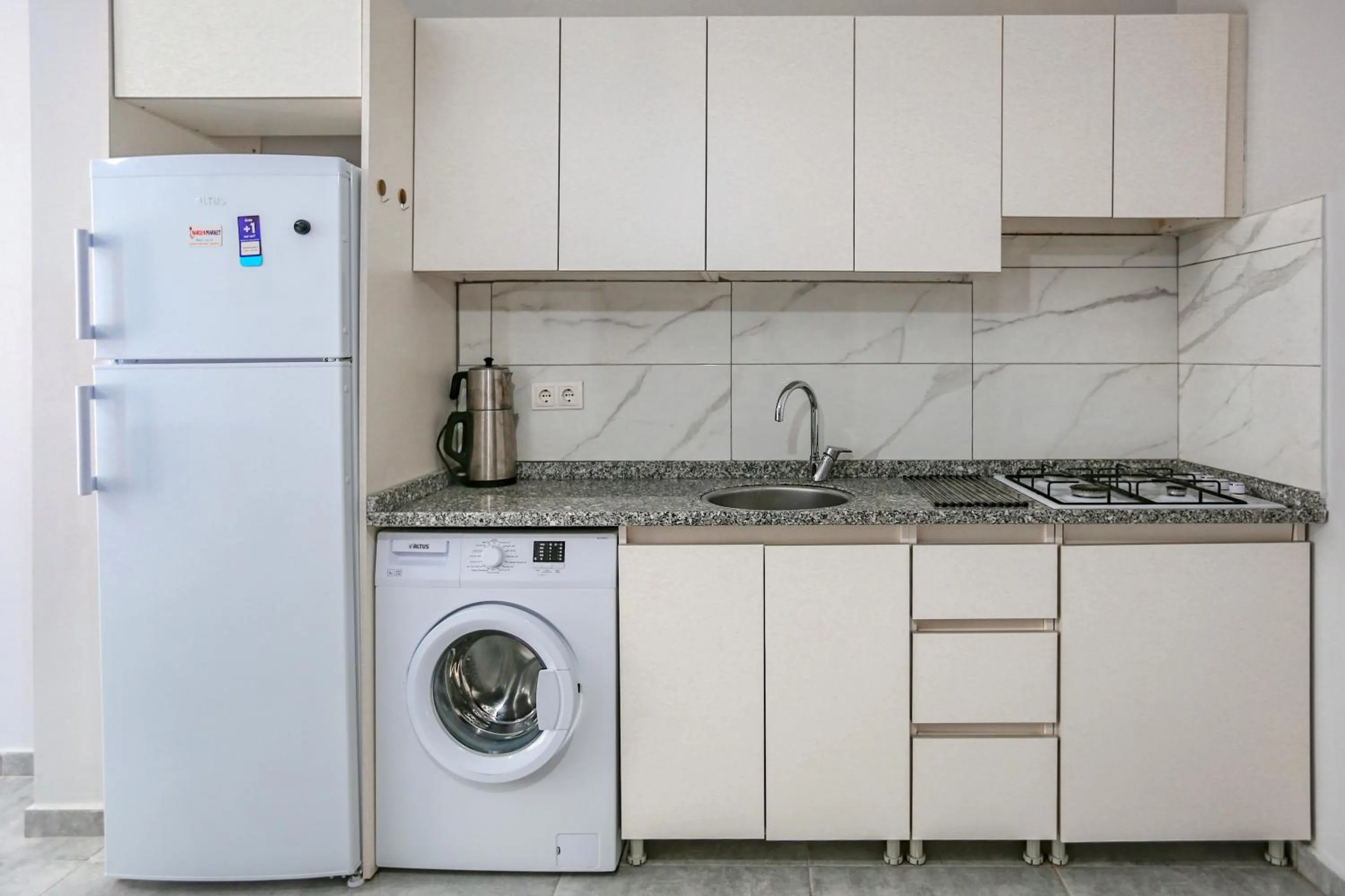 Coffee/tea facilities in Just Dream Suites