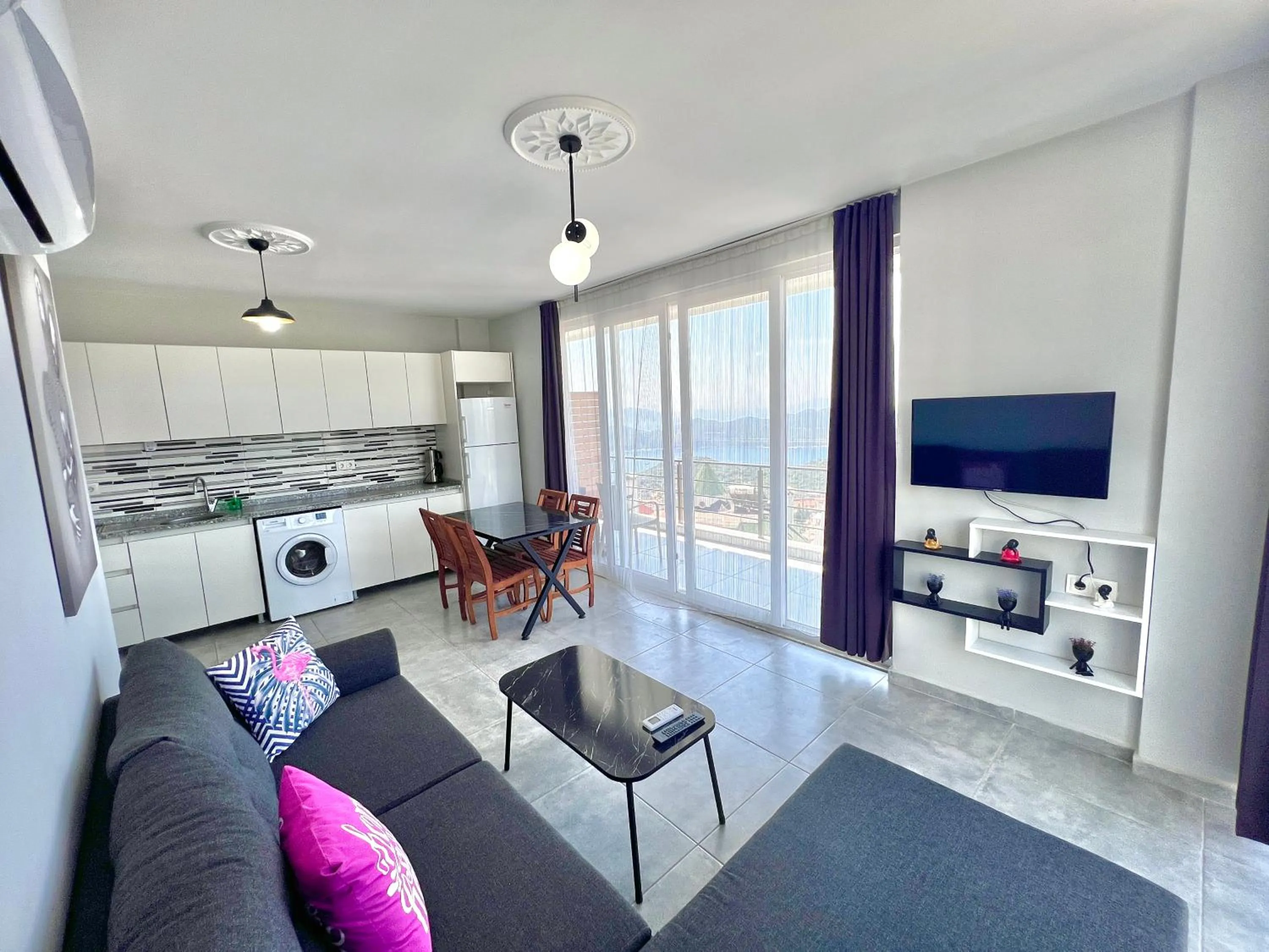 Communal lounge/ TV room in Just Dream Suites