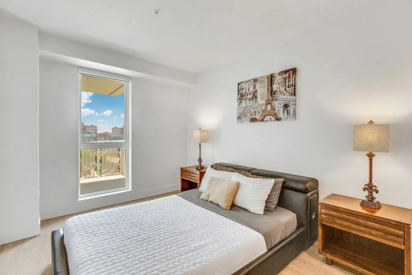 Bed in Apart Hotel near Dodgers Stadium