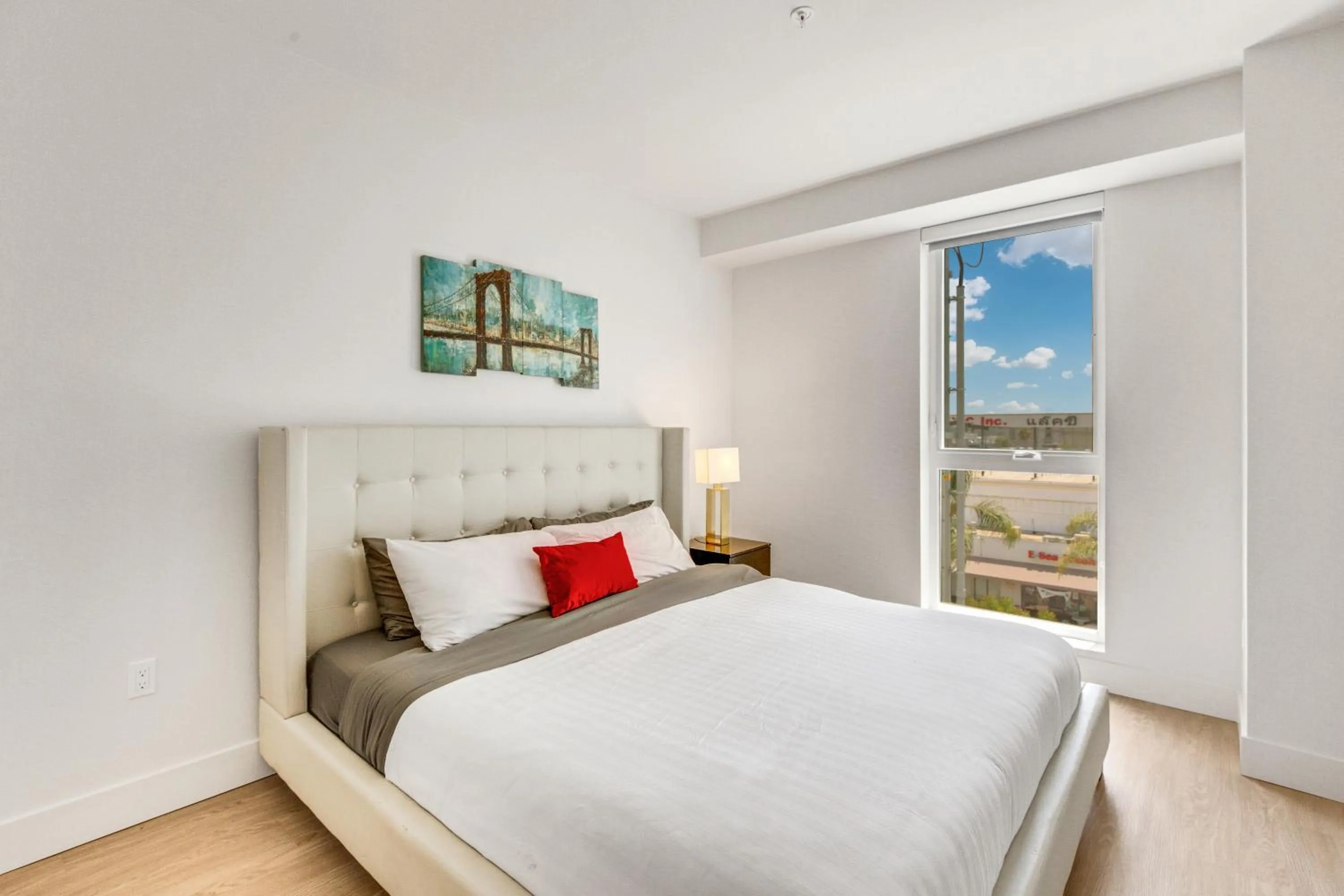 Bedroom, Bed in Apart Hotel near Dodgers Stadium