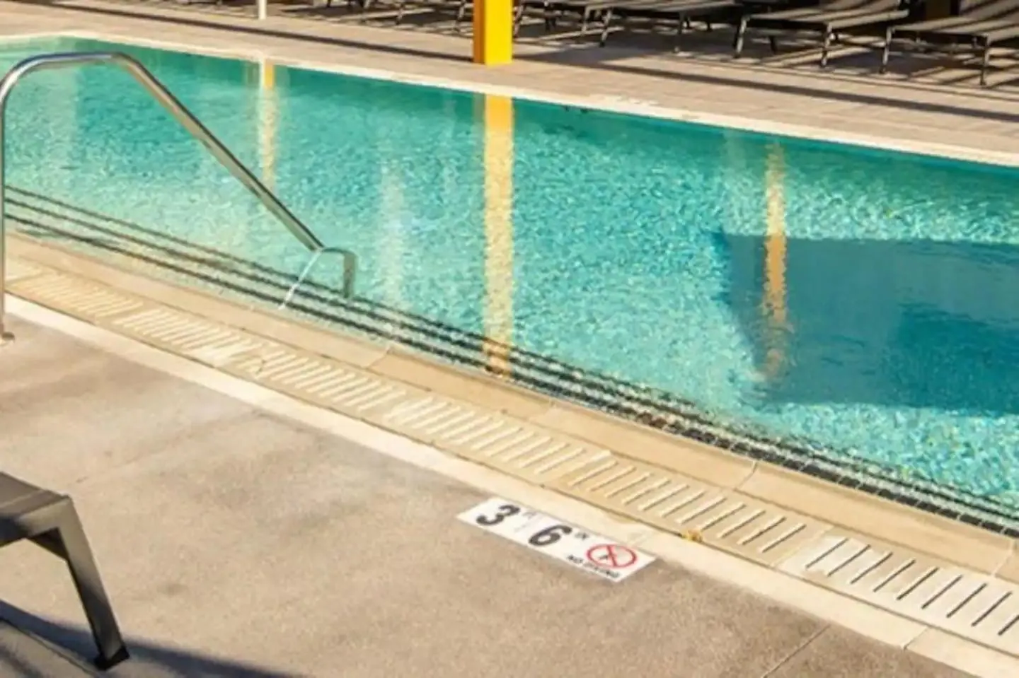 Swimming pool in Apart Hotel near Dodgers Stadium