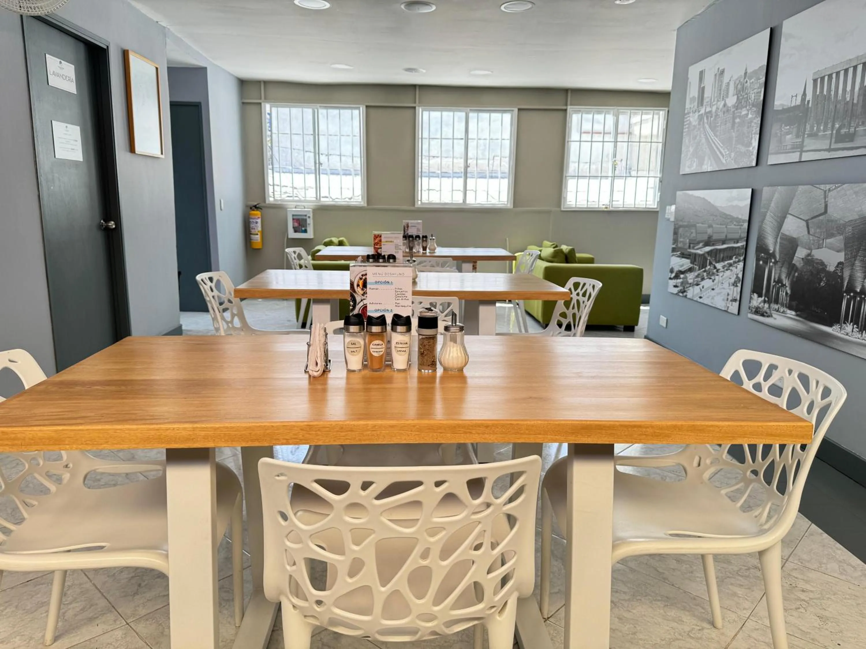 Seating area in Poblado Park Guest House