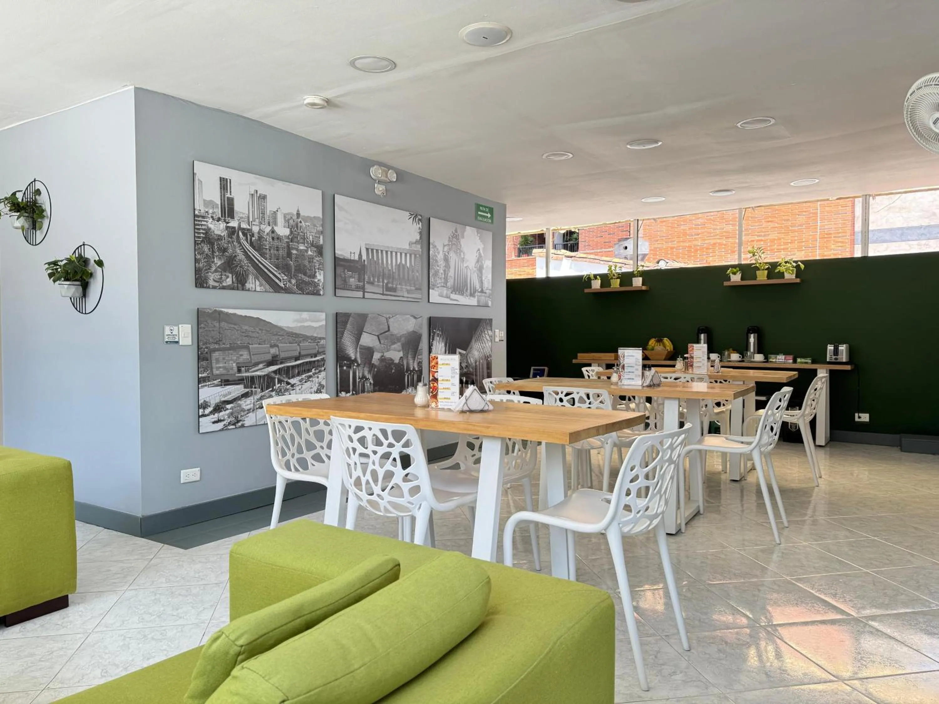 Living room in Poblado Park Guest House