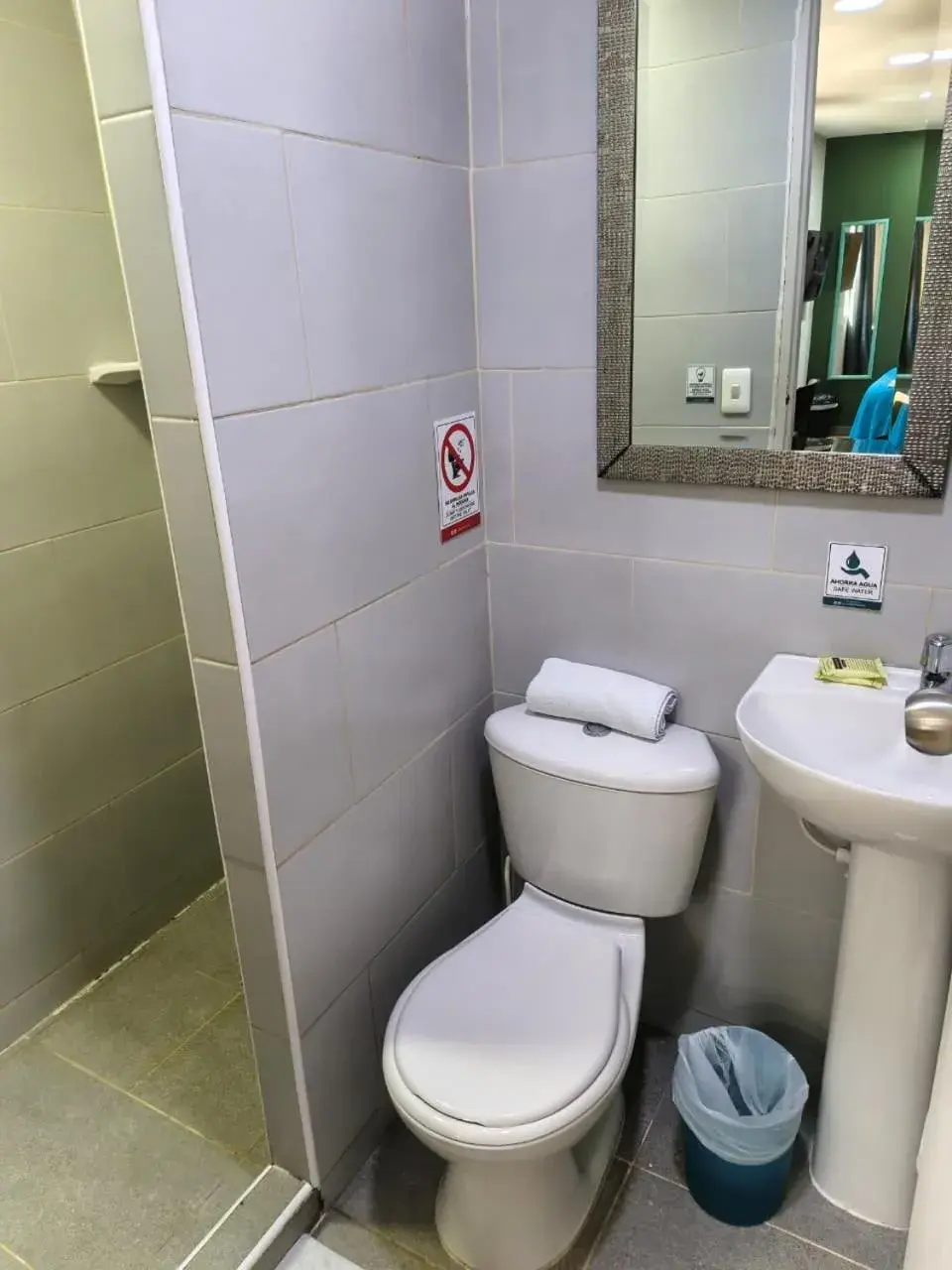 Deluxe Double Room - single occupancy in Poblado Park Guest House Deluxe Double Room - single occupancy in Poblado Park Guest House