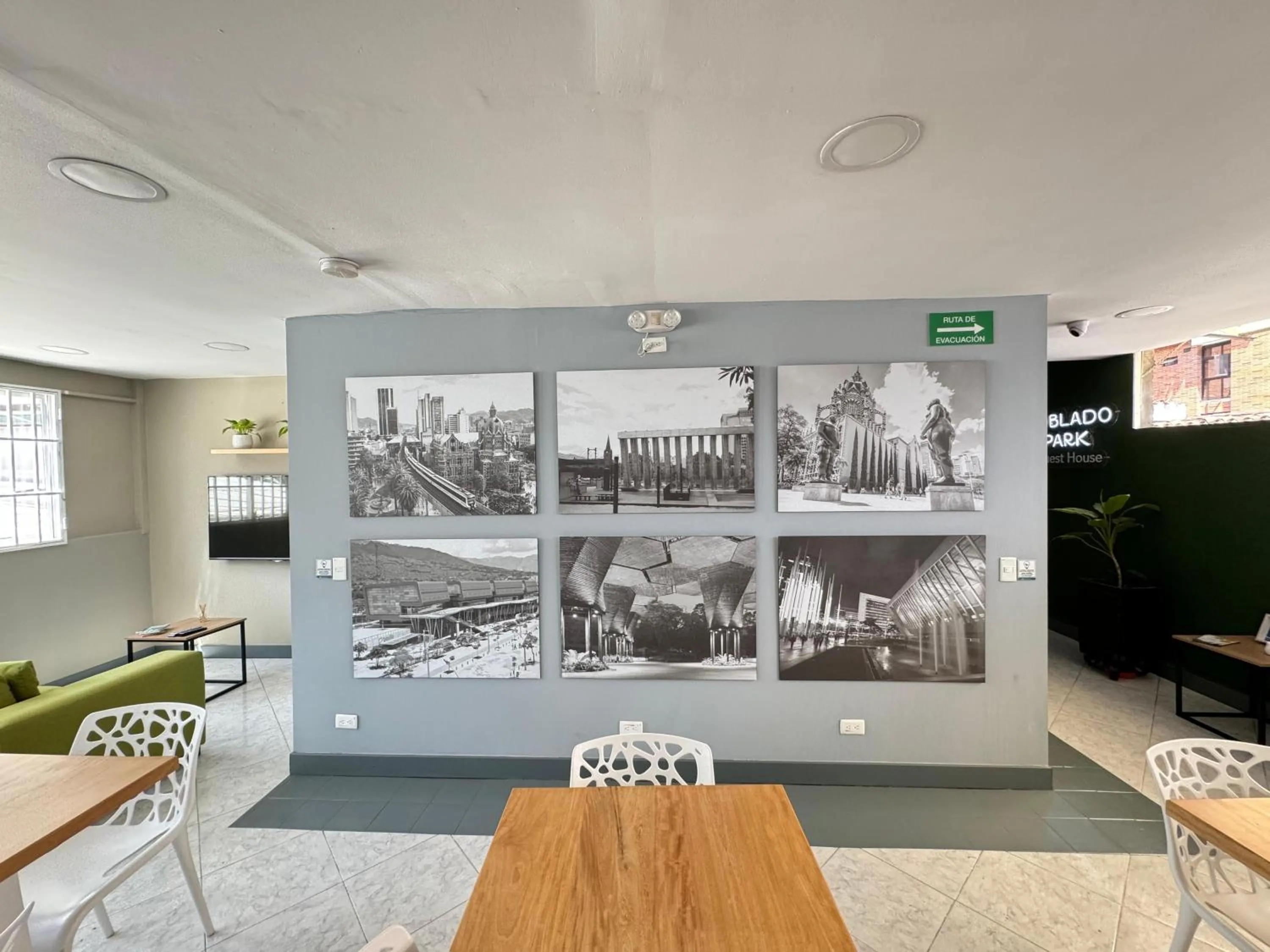 Living room in Poblado Park Guest House