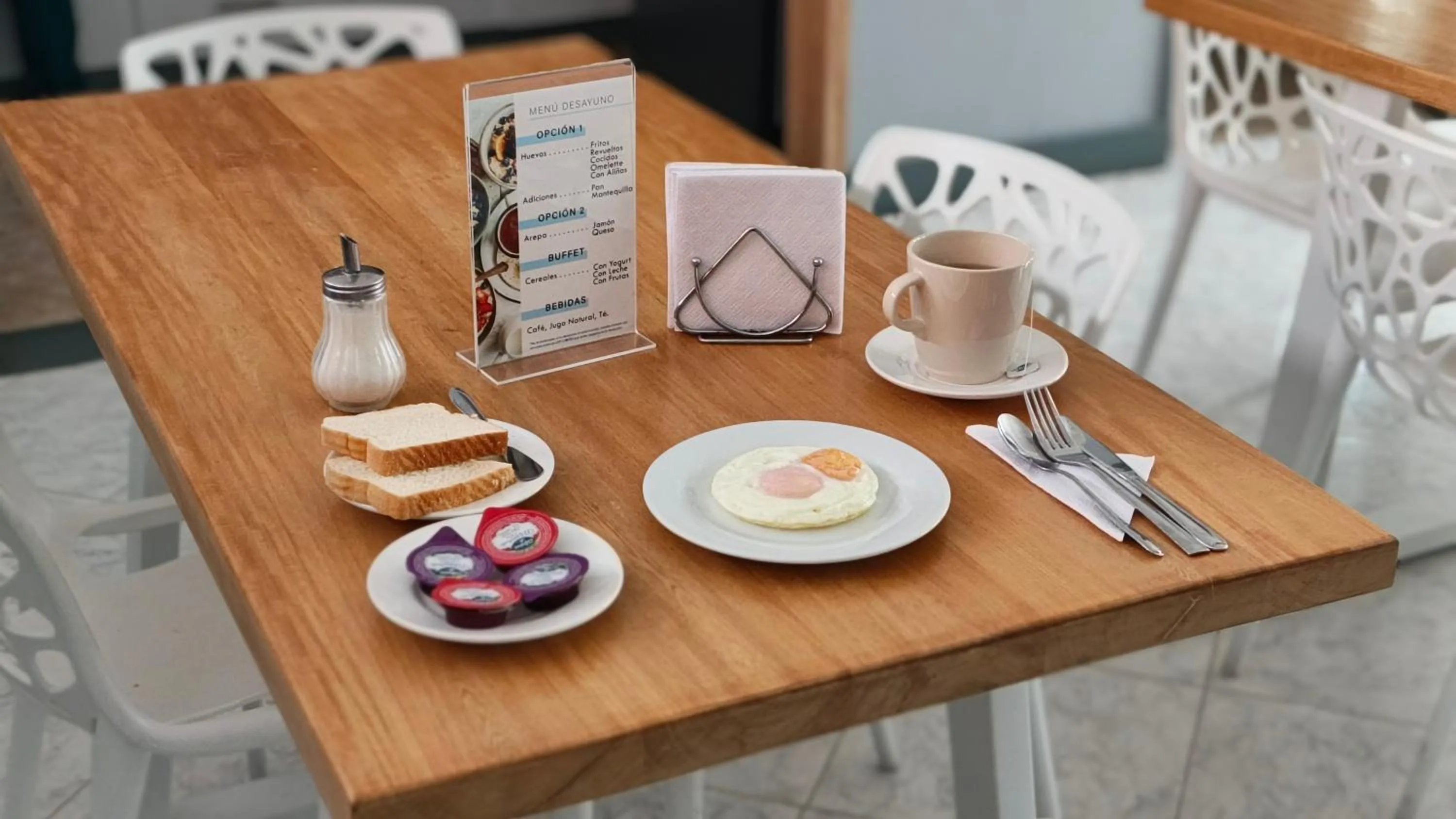 Breakfast in Poblado Park Guest House