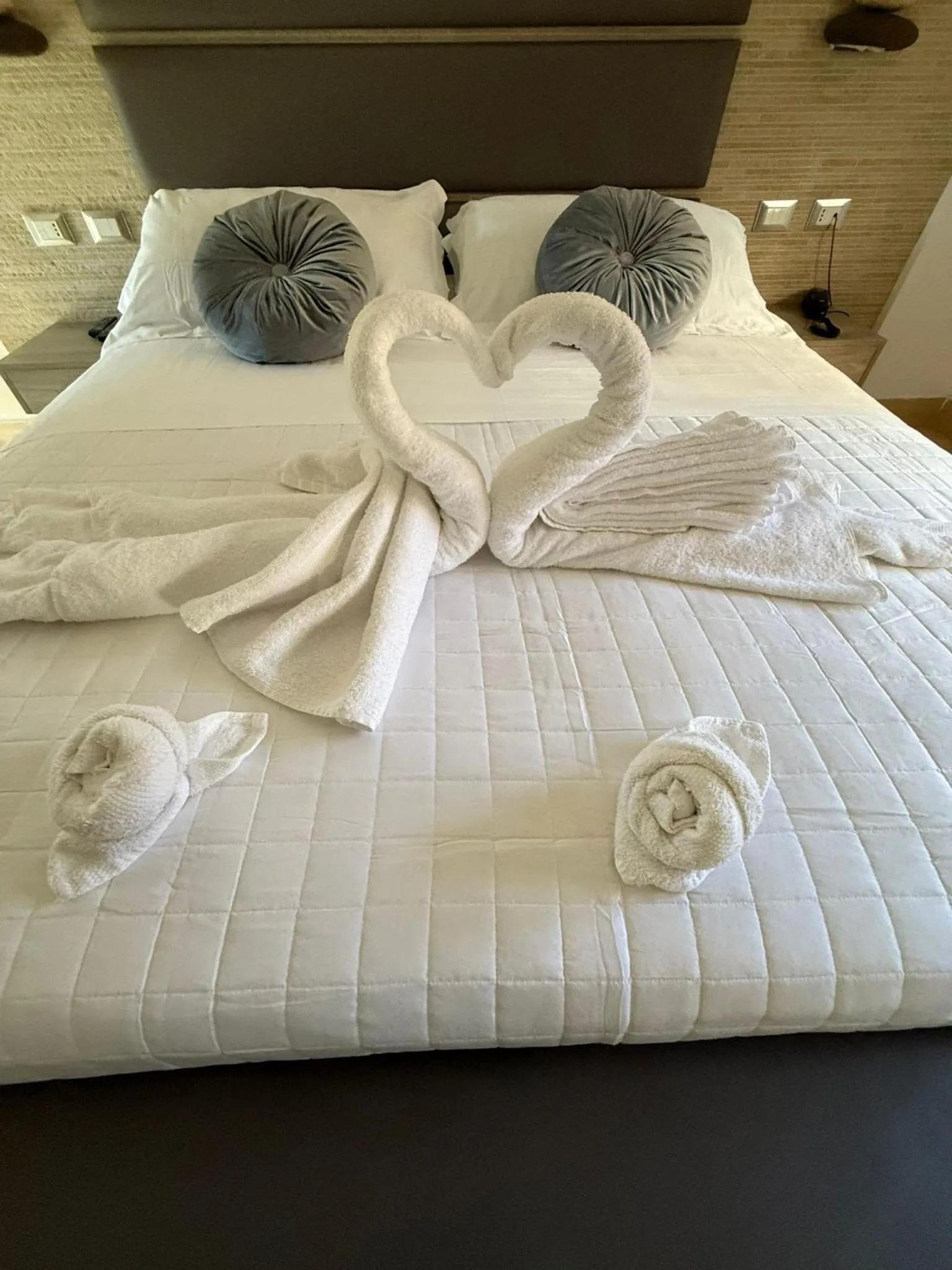 Bed in Villa Adriana Hotel