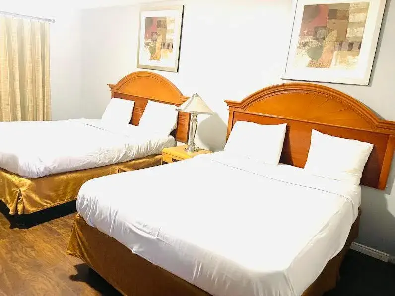 Family Room with Private Bathroom in A1 Inn Niagara Falls Family Room with Private Bathroom in A1 Inn Niagara Falls