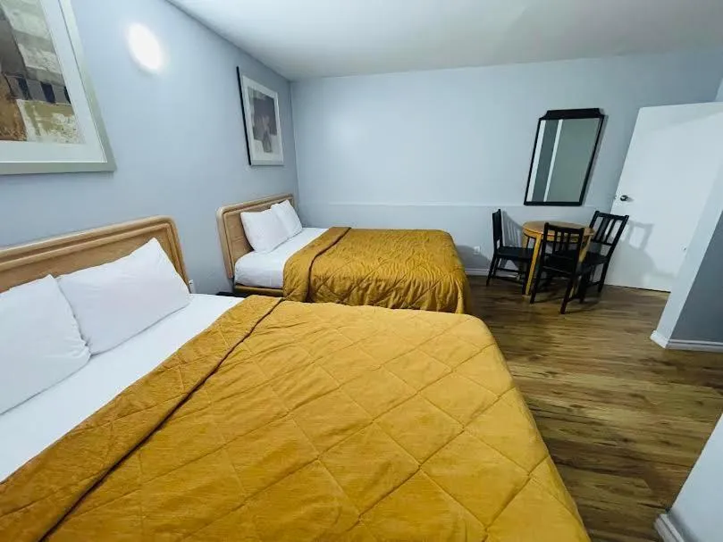 Bed in A1 Inn Niagara Falls