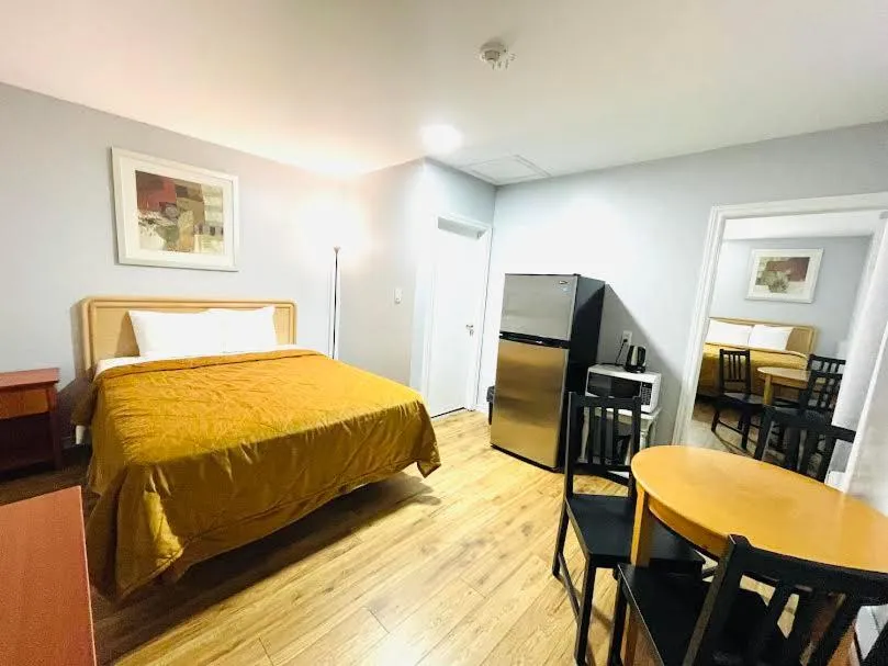 Bed in A1 Inn Niagara Falls